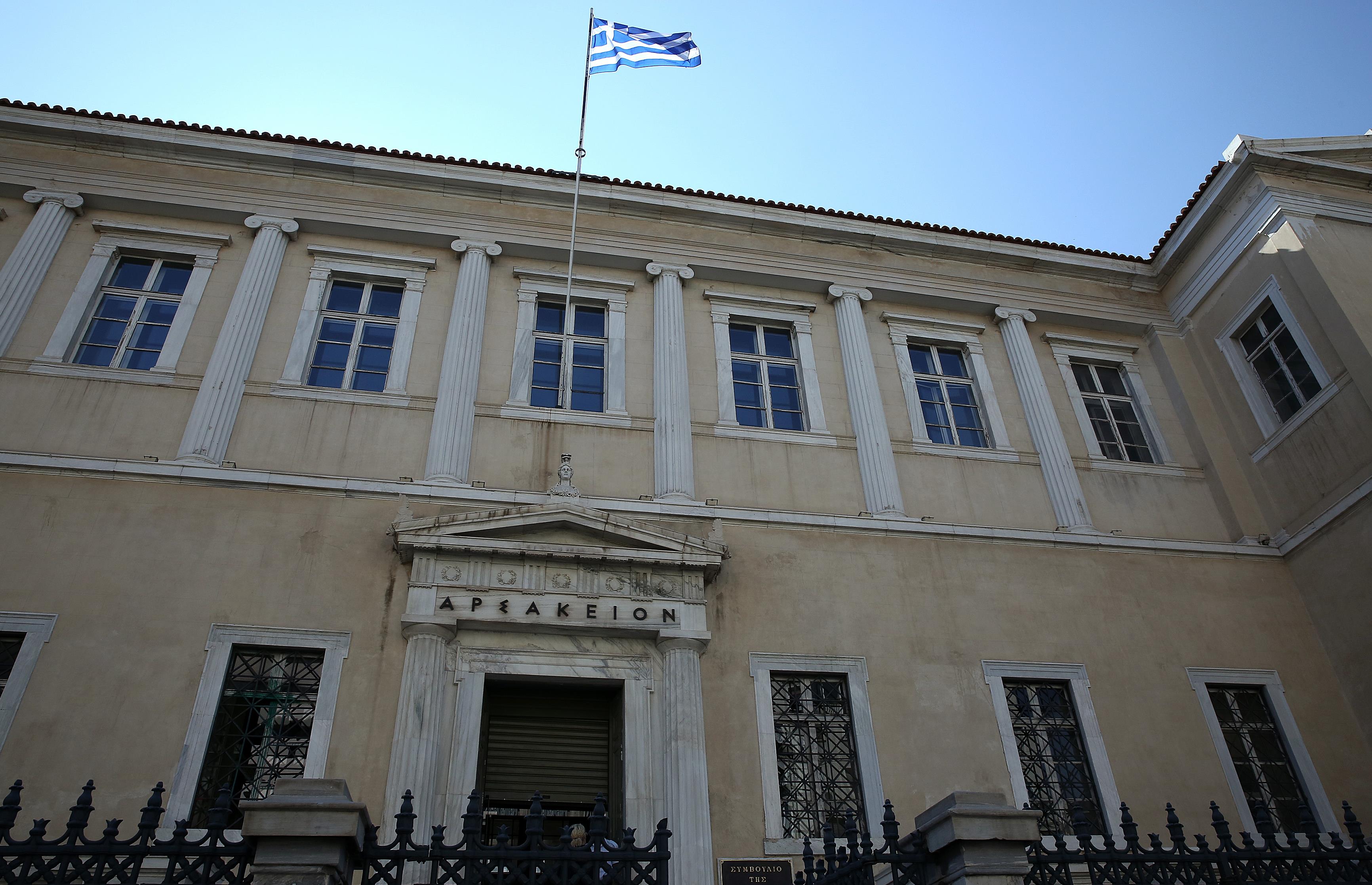 Οι έντονες διαφωνίες διέκοψαν τη συνεδρίαση του ΣτΕ για τις άδειες