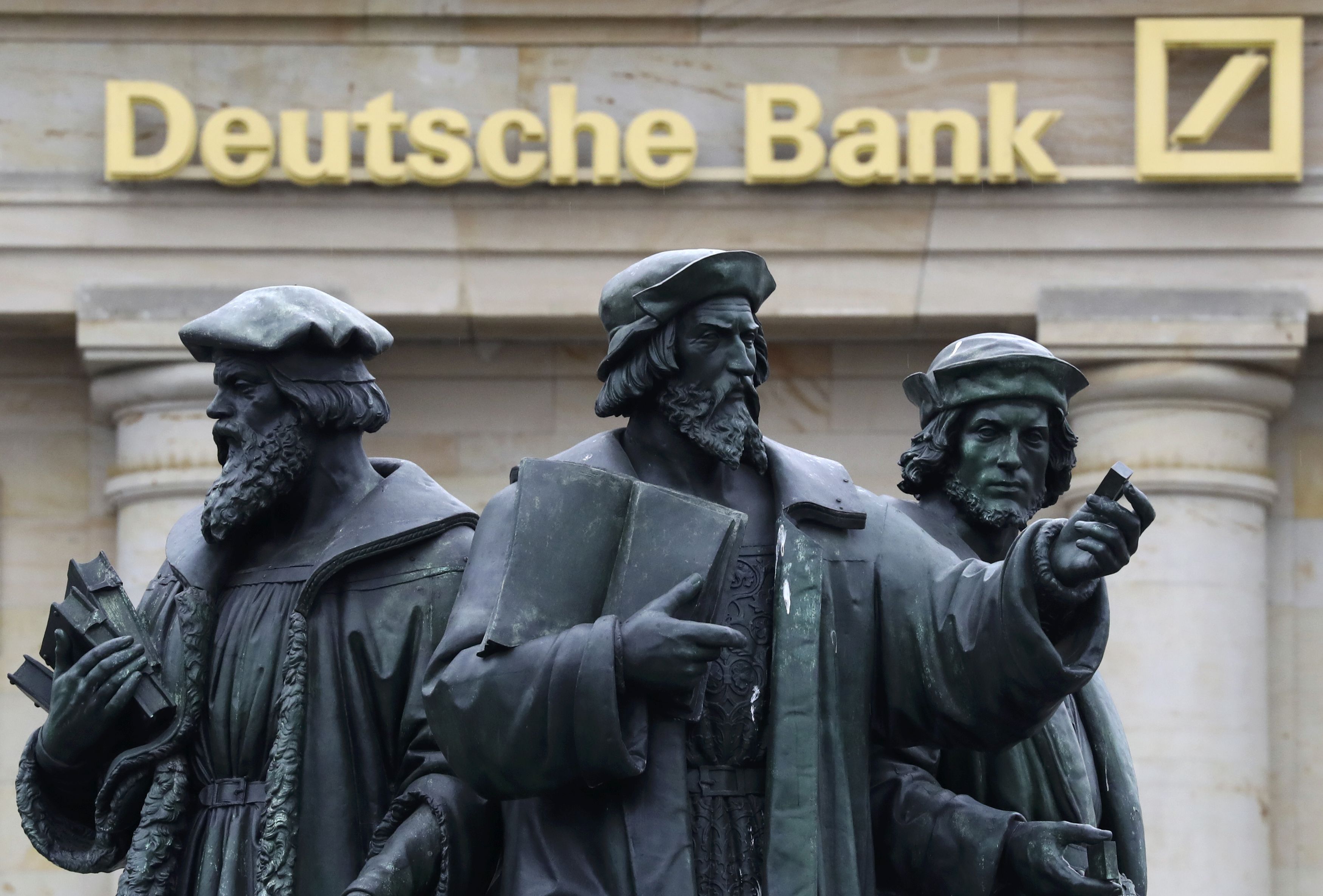 Προσπάθεια «υπονόμευσης» βλέπει η Deutsche Bank, ενώ η μετοχή βουλιάζει
