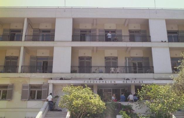 «Παρέμβαση» Ρουβίκωνα στο Γηροκομείο Πειραιά για το… κάπνισμα