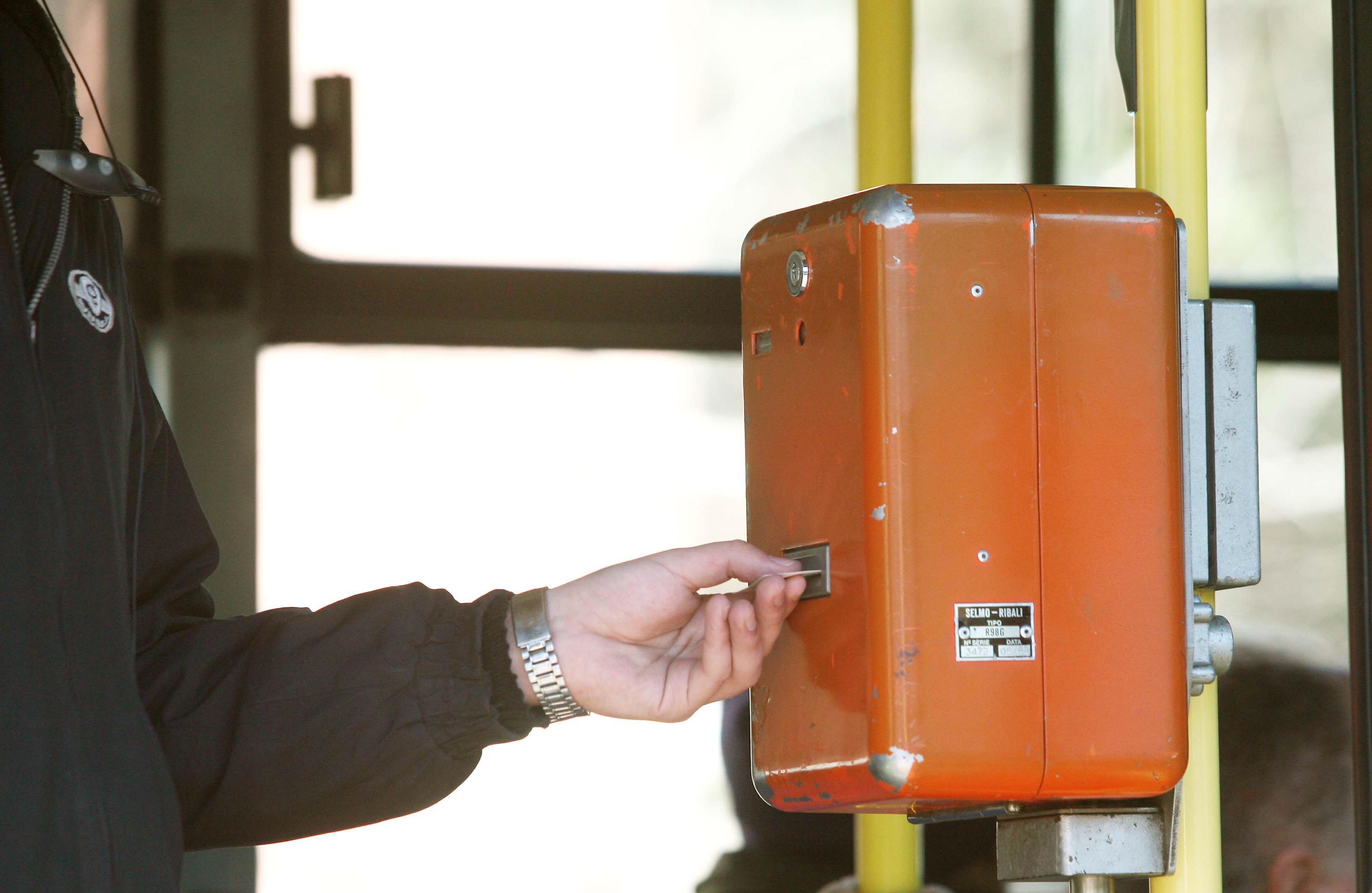 Συγκοινωνίες: Χωρίς χάρτινο εισιτήριο και τιμολόγηση με το χιλιόμετρο