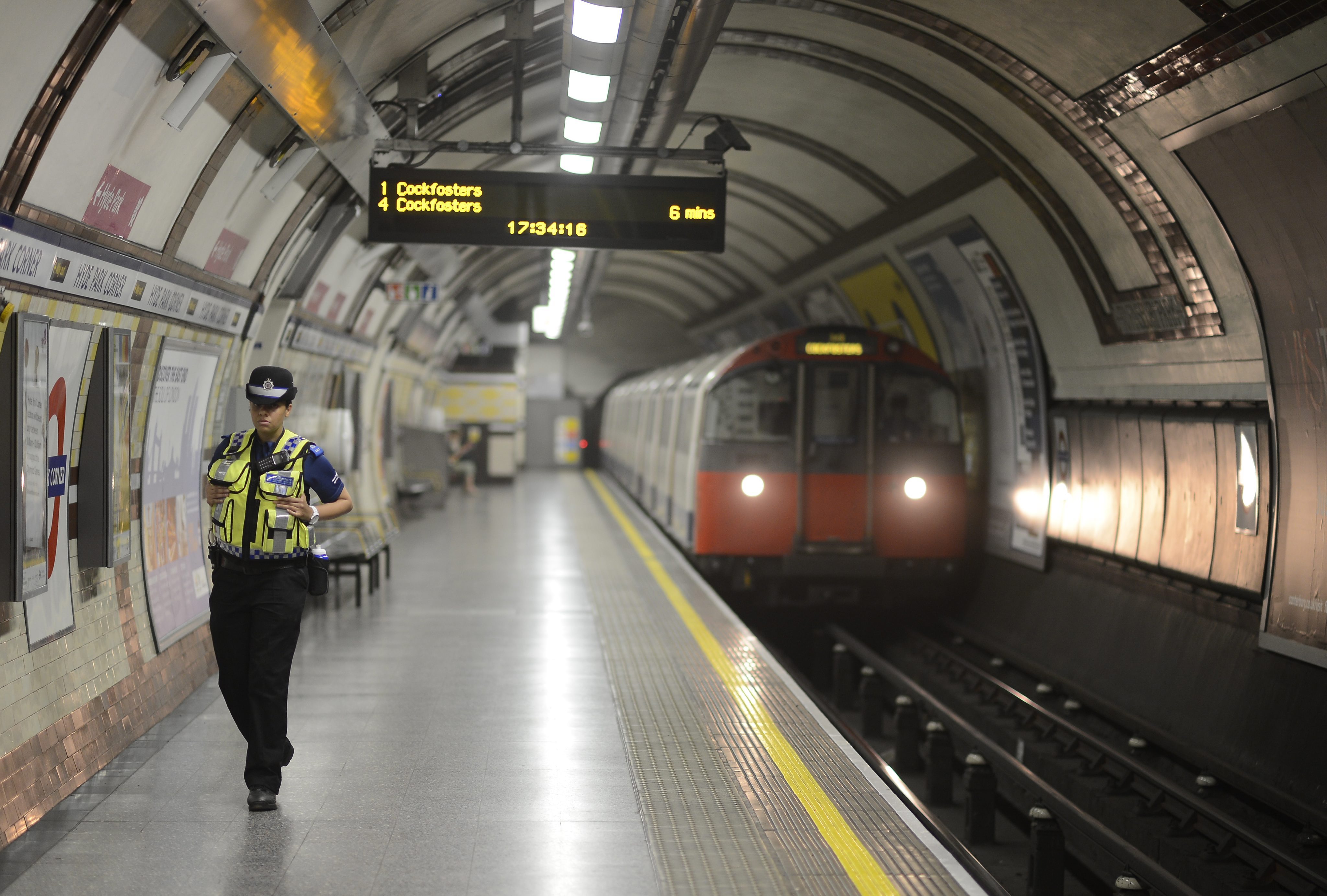 Συνελήφθη 19χρονος για το ύποπτο δέμα στο μετρό του Λονδίνου