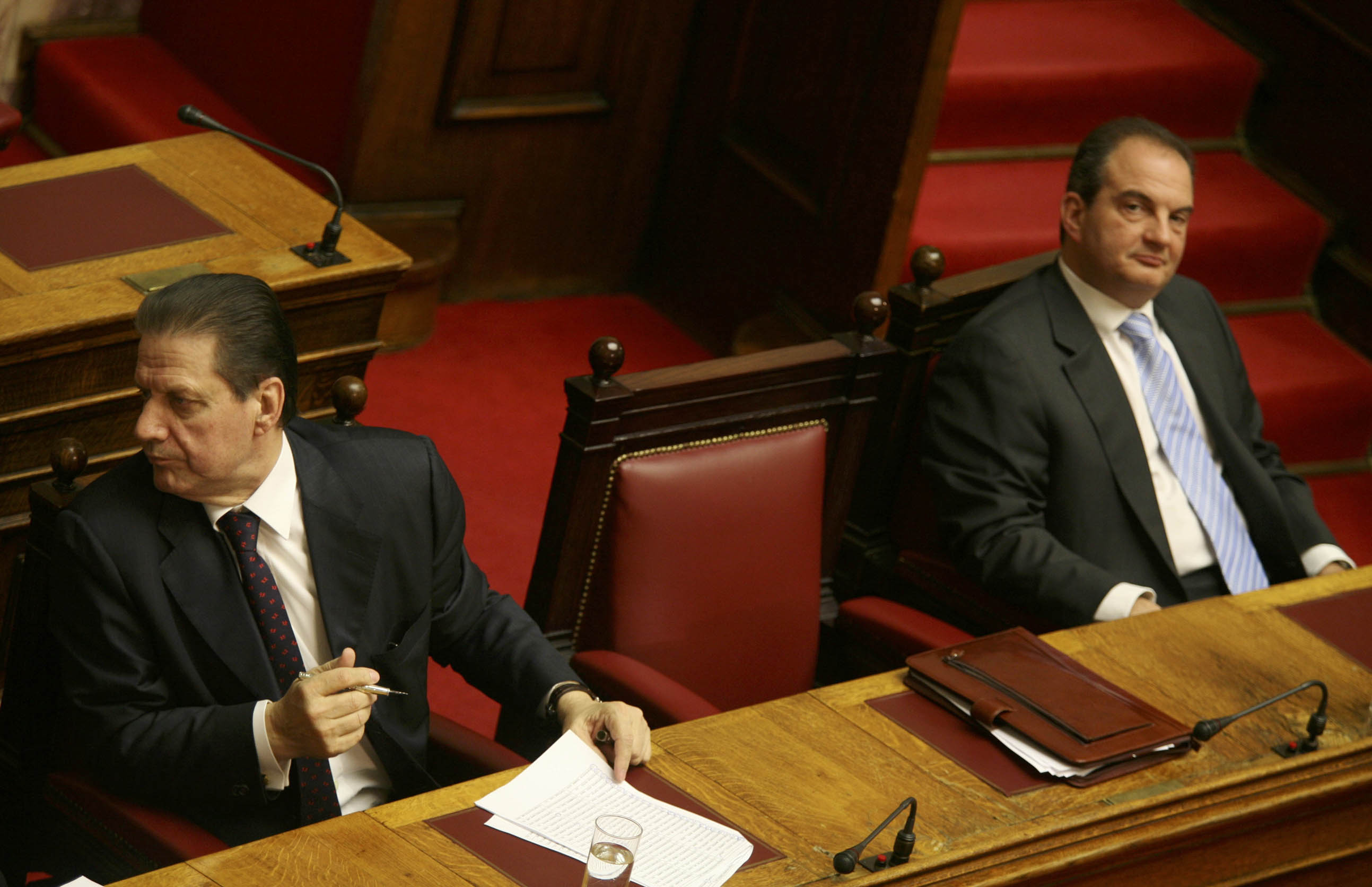 Νίπτει τας χείρας του για Πολύδωρα ο Κώστας Καραμανλής