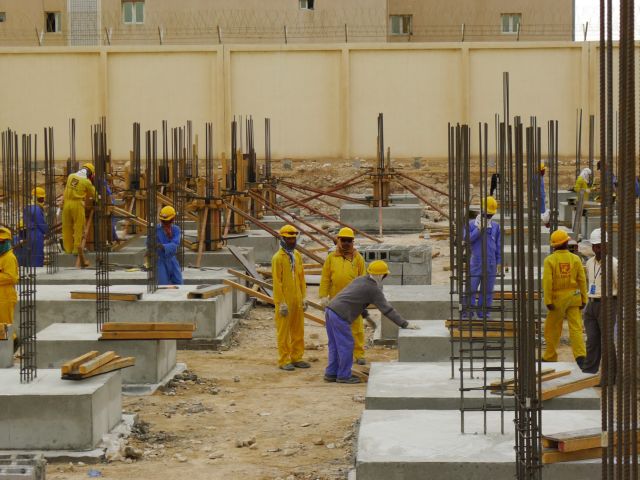 Μήνυση στη FIFA για τη μεταχείριση των εργατών στο Κατάρ