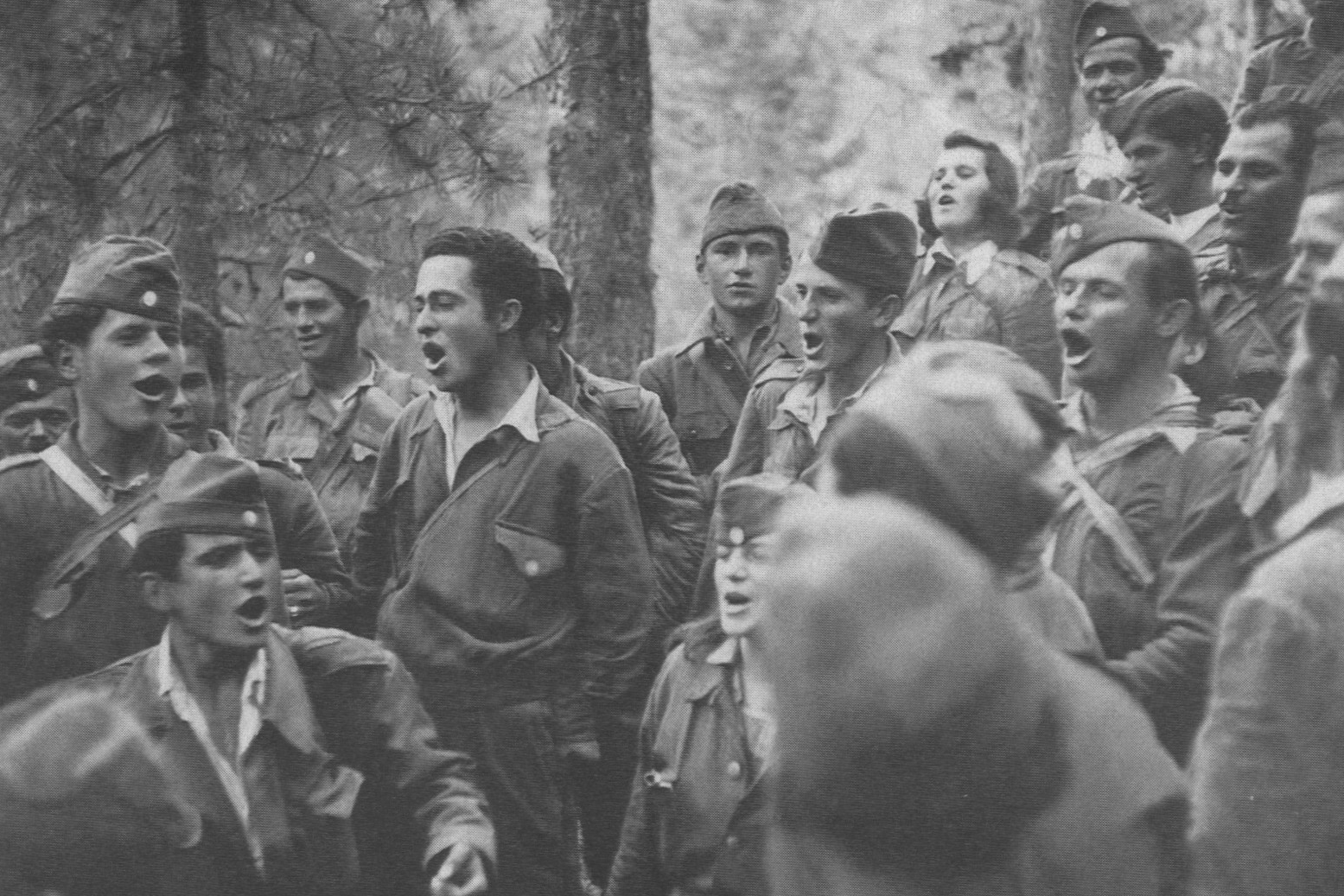 Η ταφή των στρατιωτών του ελληνοϊταλικού πολέμου στο επίκεντρο Ελλάδας-Αλβανίας