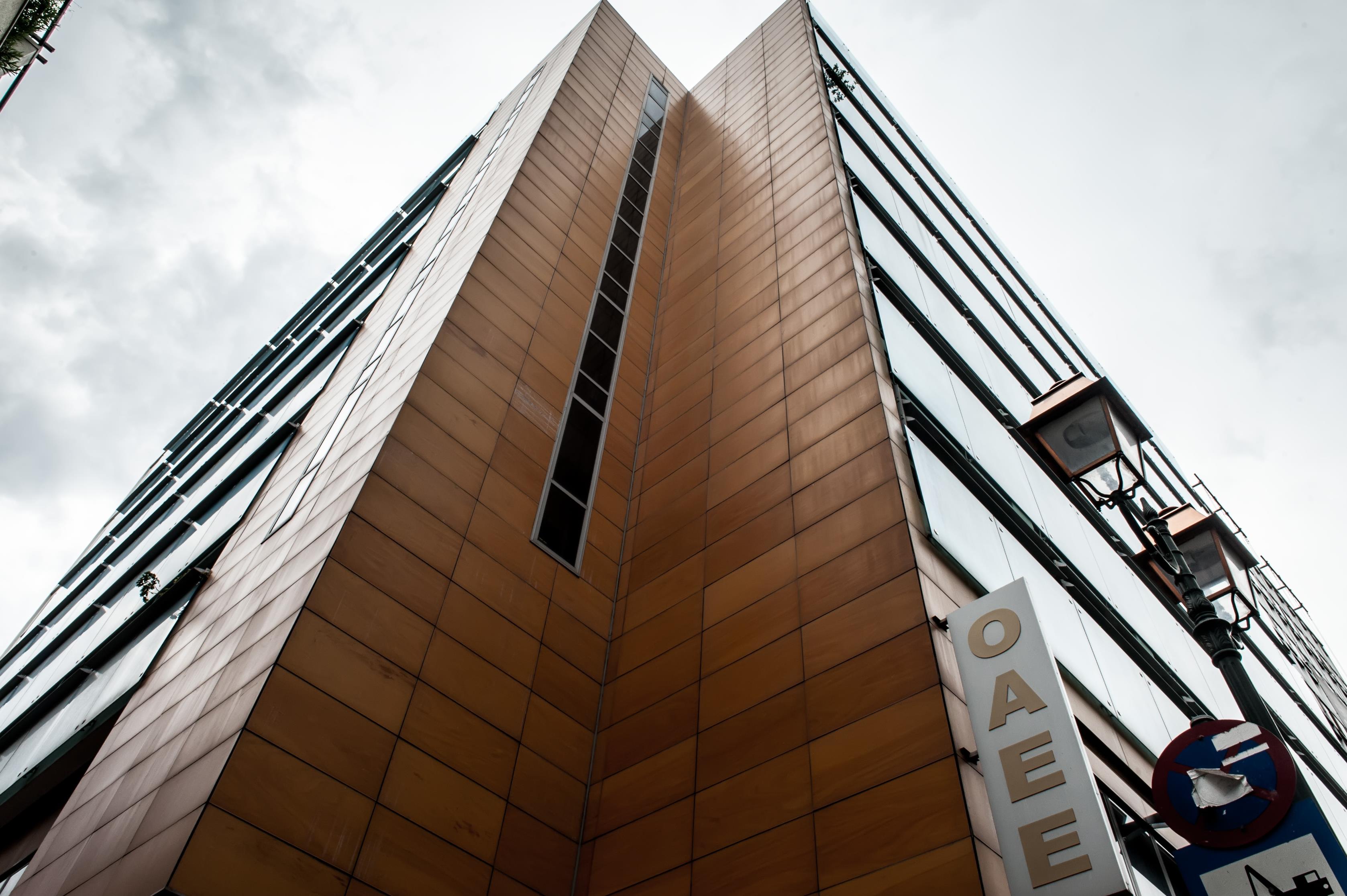 Διοικητής ΟΑΕΕ: «Όποιος δεν μπορεί να πληρώνει, να πάει Βουλγαρία»