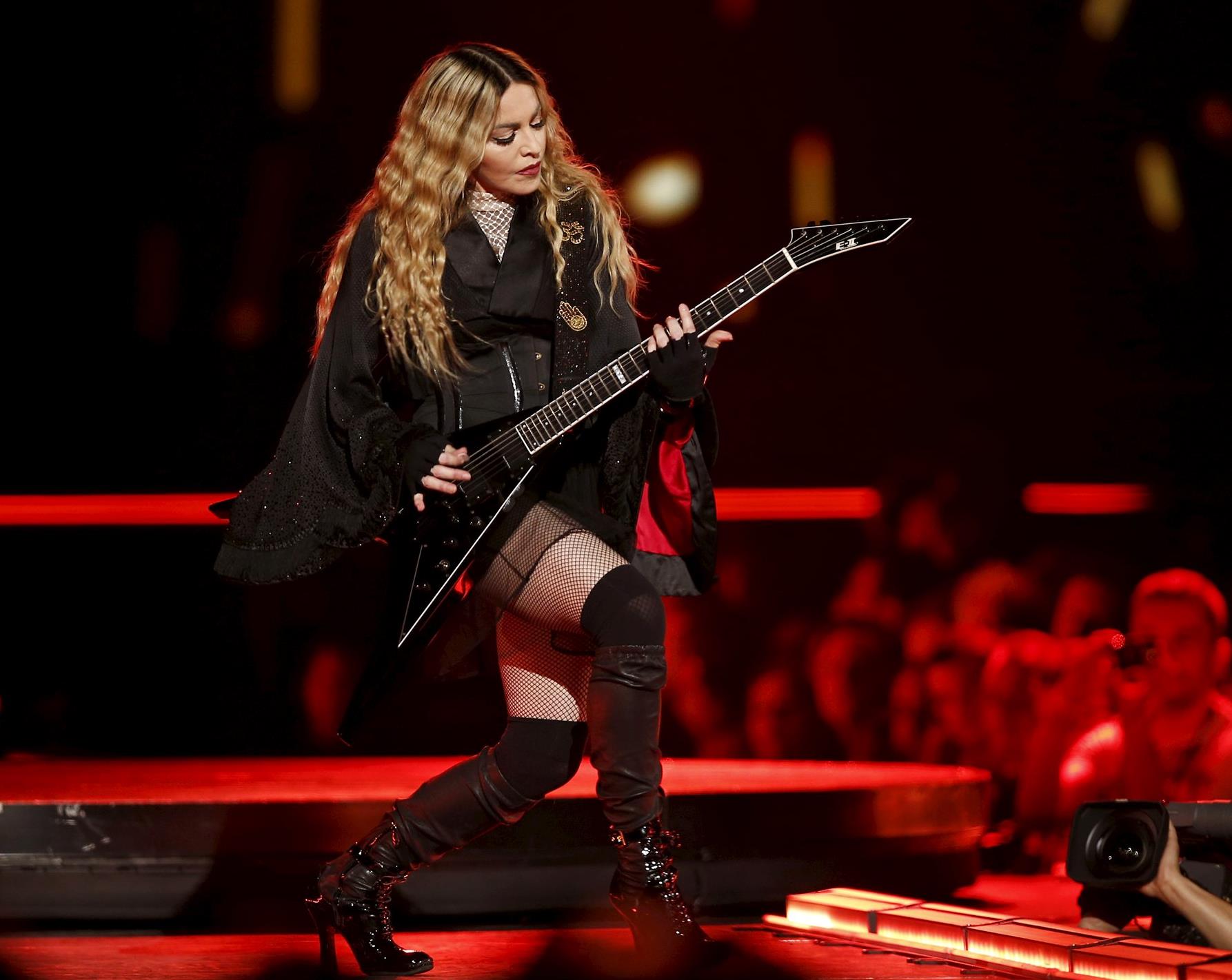 Μαντόνα: Ψηφίστε Χίλαρι και θα σας κάνω… στοματικό έρωτα