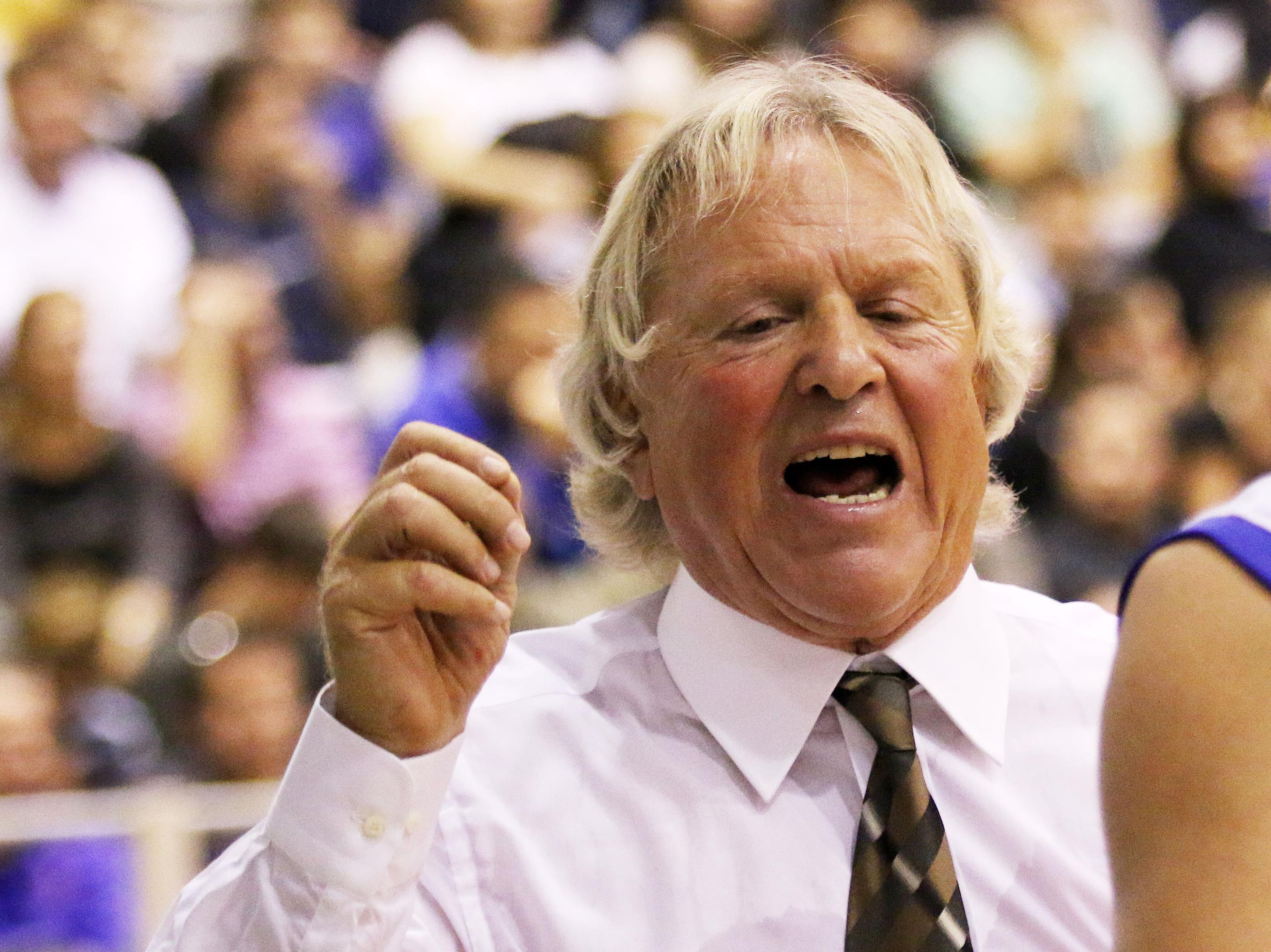 Οι διάλογοι του Γιατζόγλου στο facebook για τη Χρυσή Αυγή