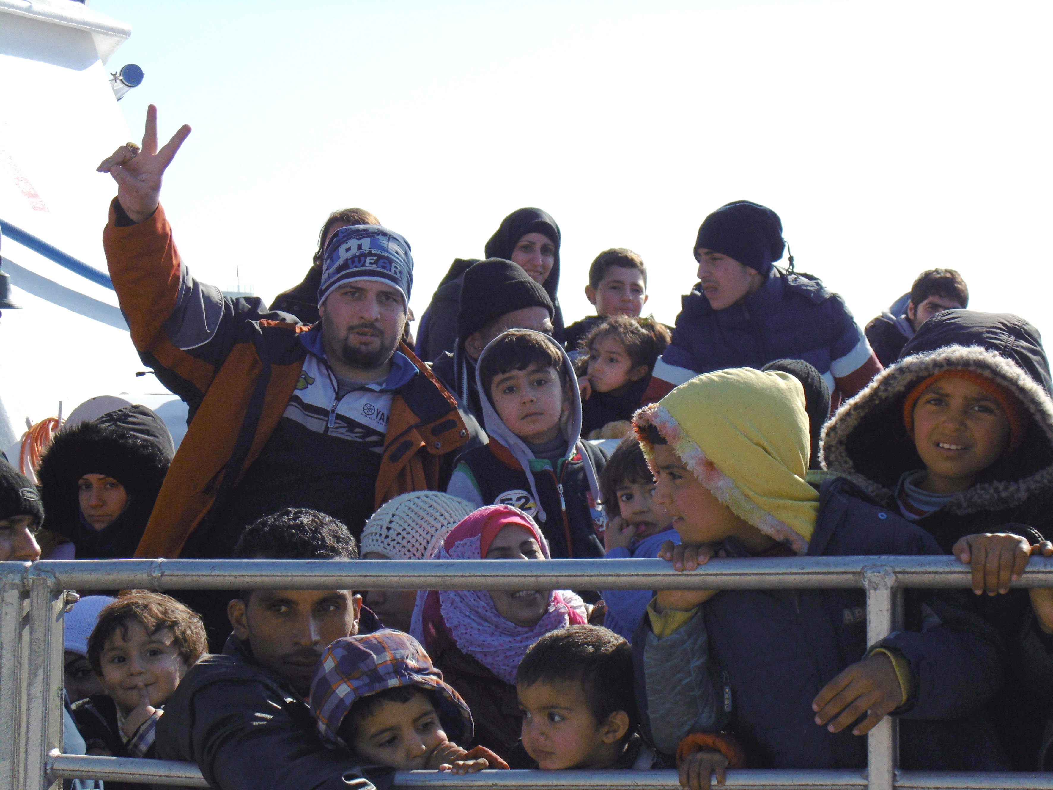 Στη Μήλο οι 114 πρόσφυγες που εντοπίστηκαν σε θαλαμηγό