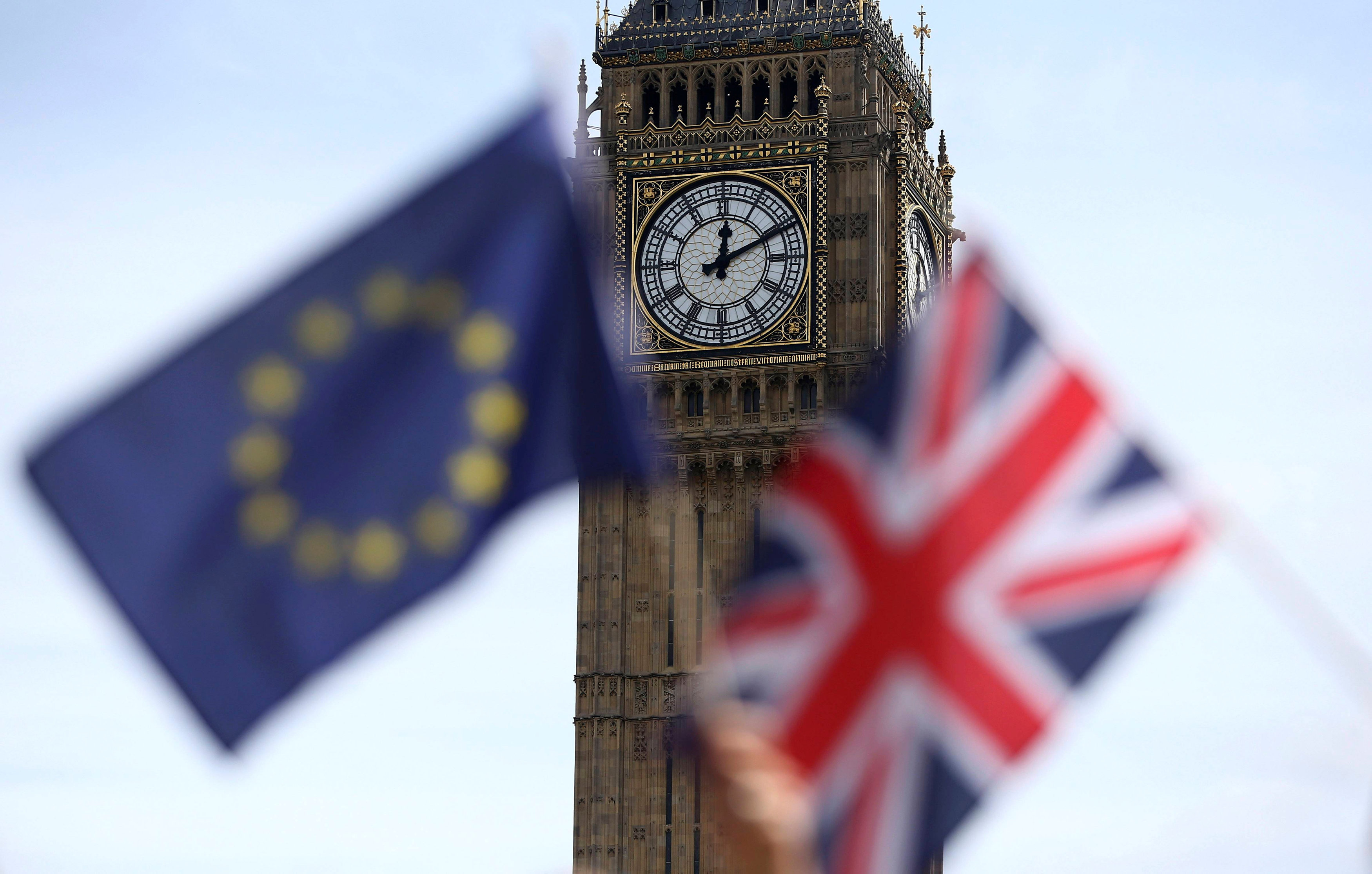 Telegraph: Δυνατή η παραμονή στη Βρετανία για Ευρωπαίους μετά το Brexit