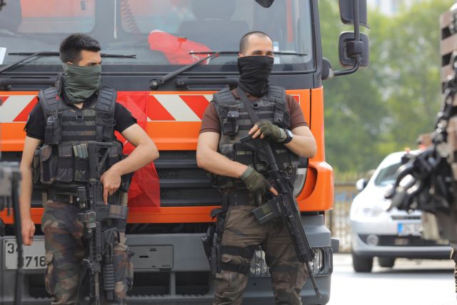 Έκρηξη στο Γκαζίαντεπ κατά τη διάρκεια αστυνομικής εφόδου σε γιάφκα