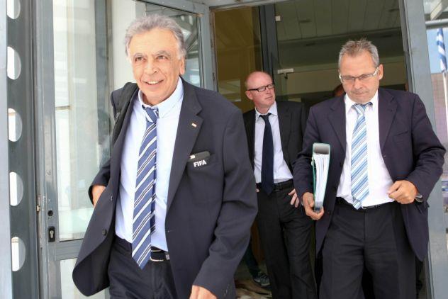 Ο Κουτσοκούμνης παραδίδει το φάκελο της Ελλάδας στη FIFA