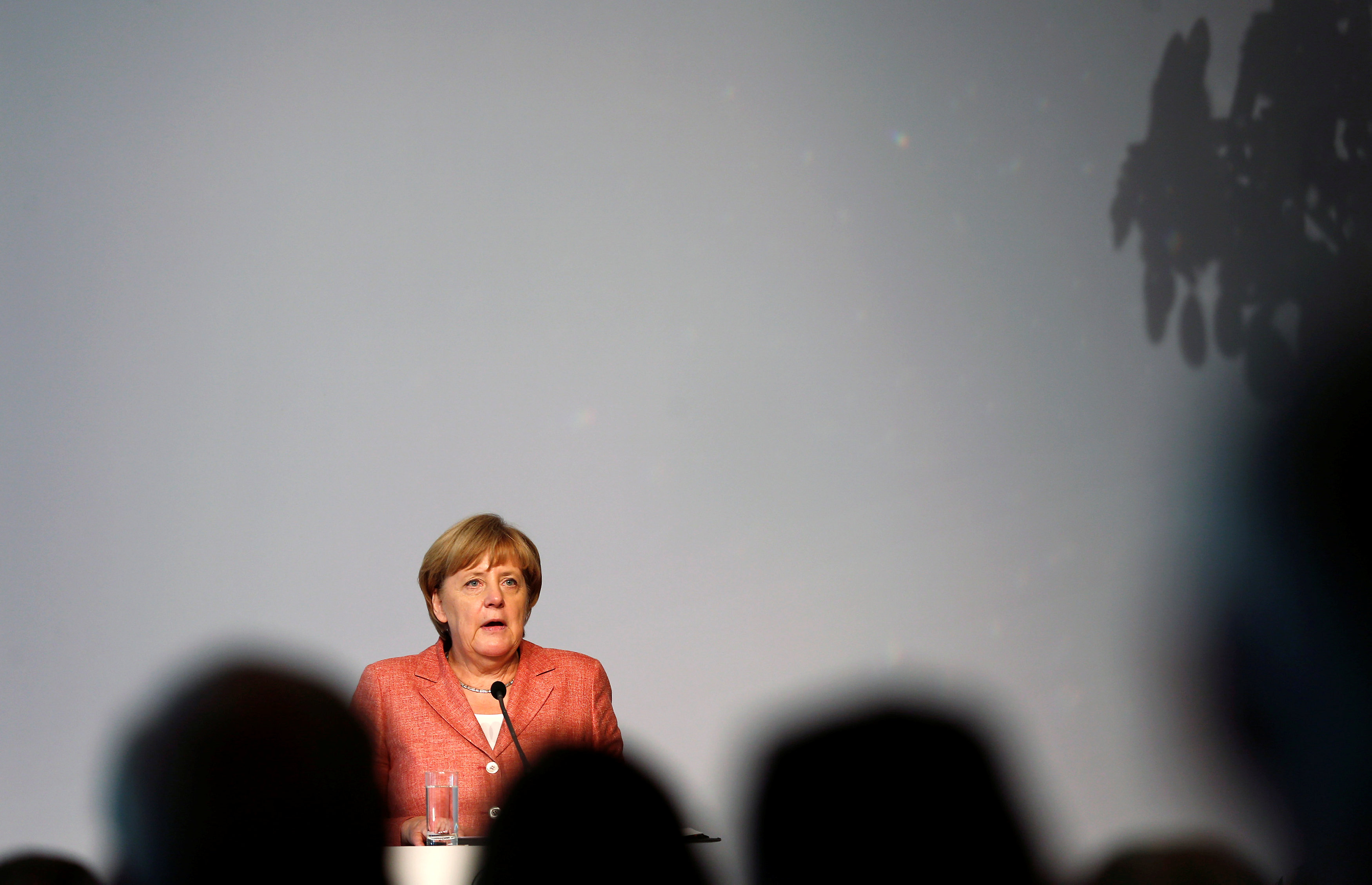 Die Welt: Μόνη και αντιπαθής στην Ευρώπη η Μέρκελ