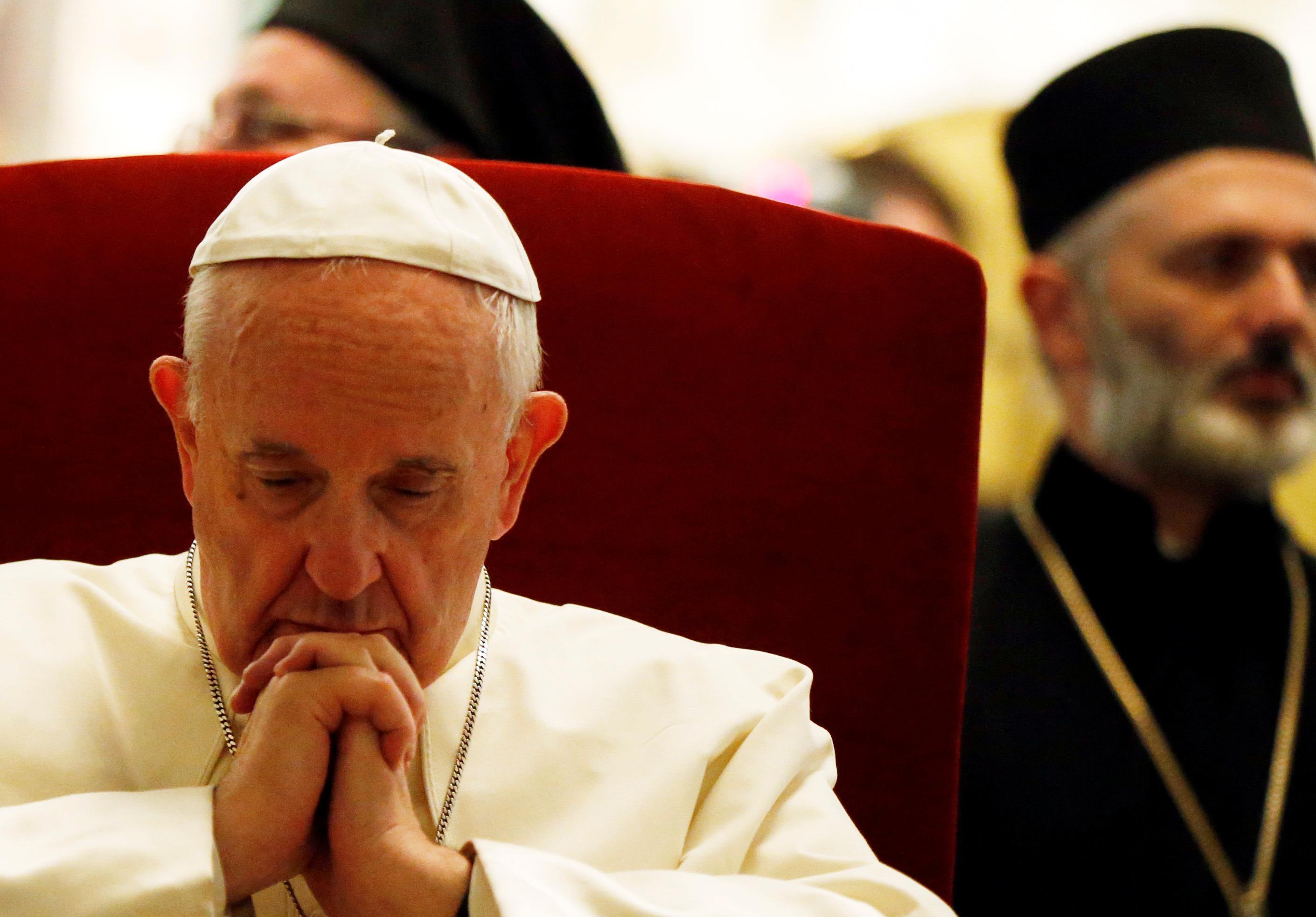 Ο Πάπας αποκηρύσσει τη Θεωρία Φύλου ως «πολέμο κατά της οικογένειας»