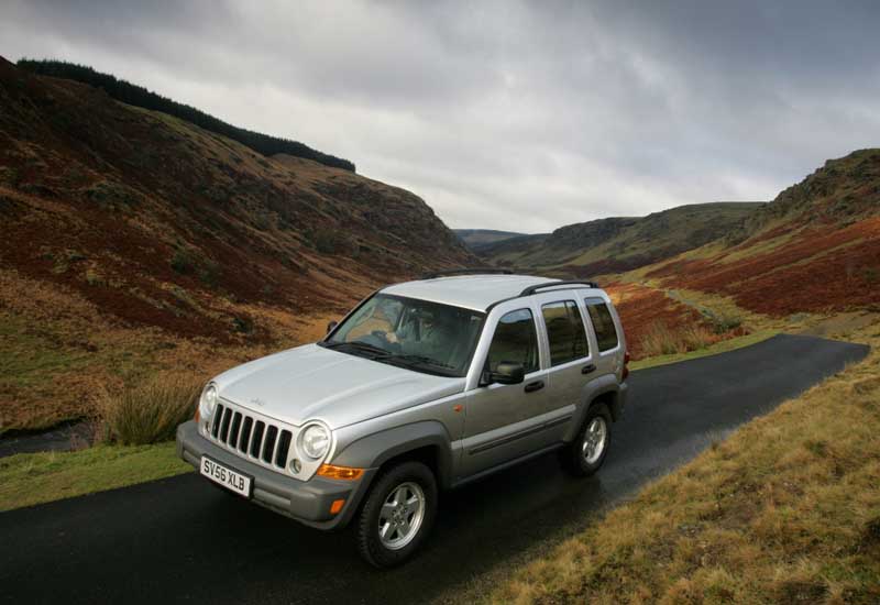 Aνάκληση για 808 Jeep Cherokee και Grand Cherokee λόγω προβλήματος στους αερόσακους