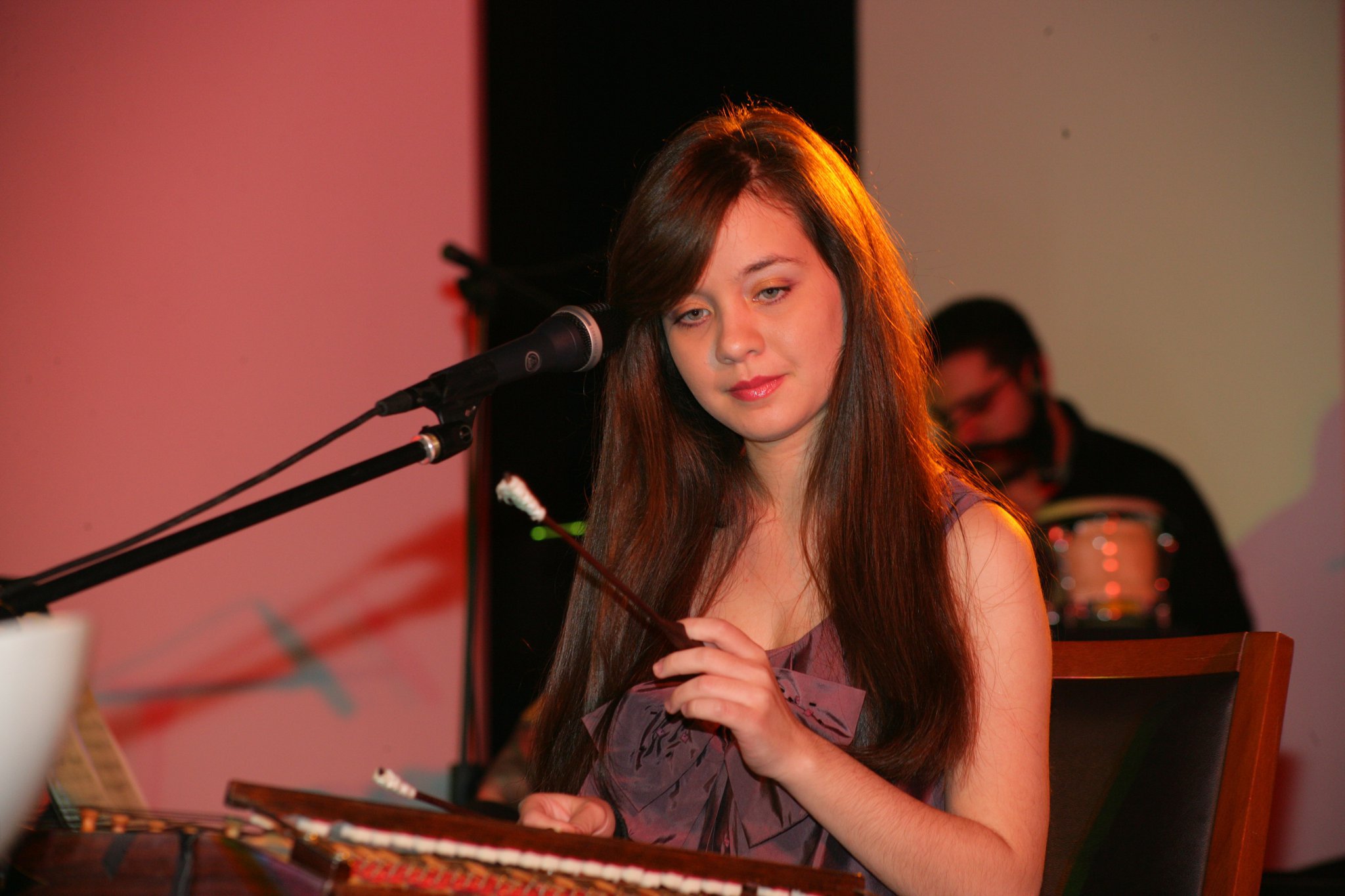 Η Αρετή Κετιμέ σταματά να παίζει σαντούρι