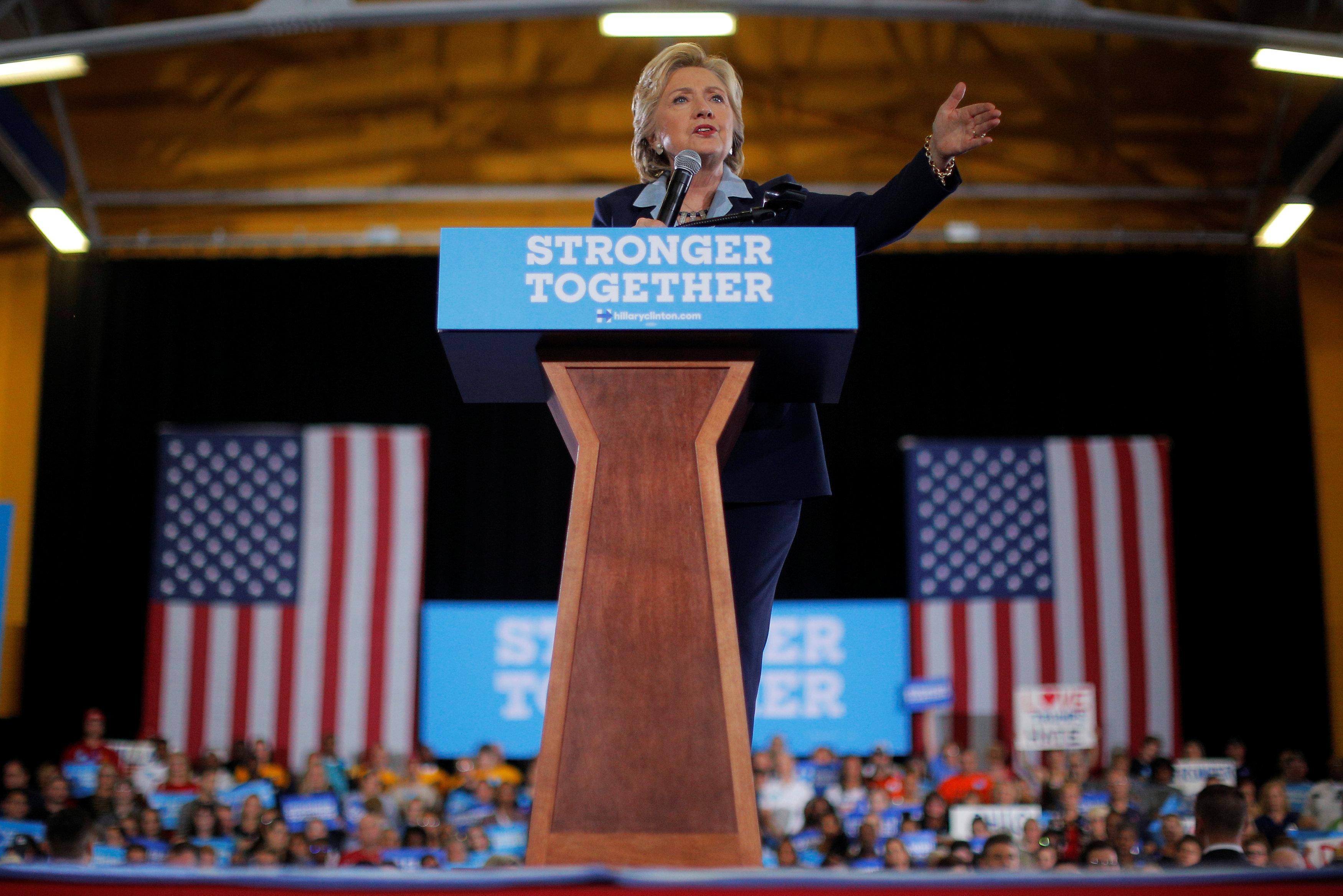 Σκληρή επίθεση Κλίντον στον Τραμπ για τους φόρους που (δεν) πλήρωσε