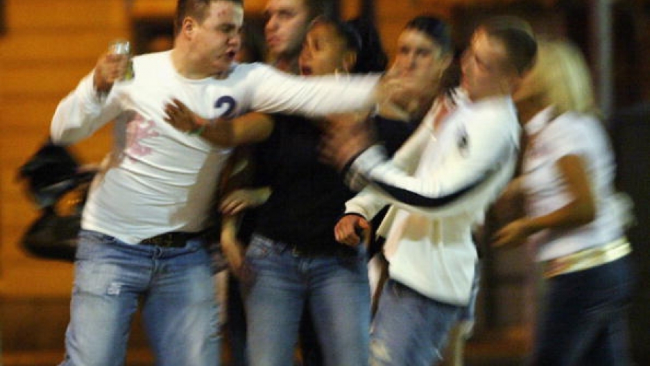 Όσο αφθονούν οι γυναίκες, τόσο πιο ανταγωνιστικοί και επιθετικοί οι άνδρες