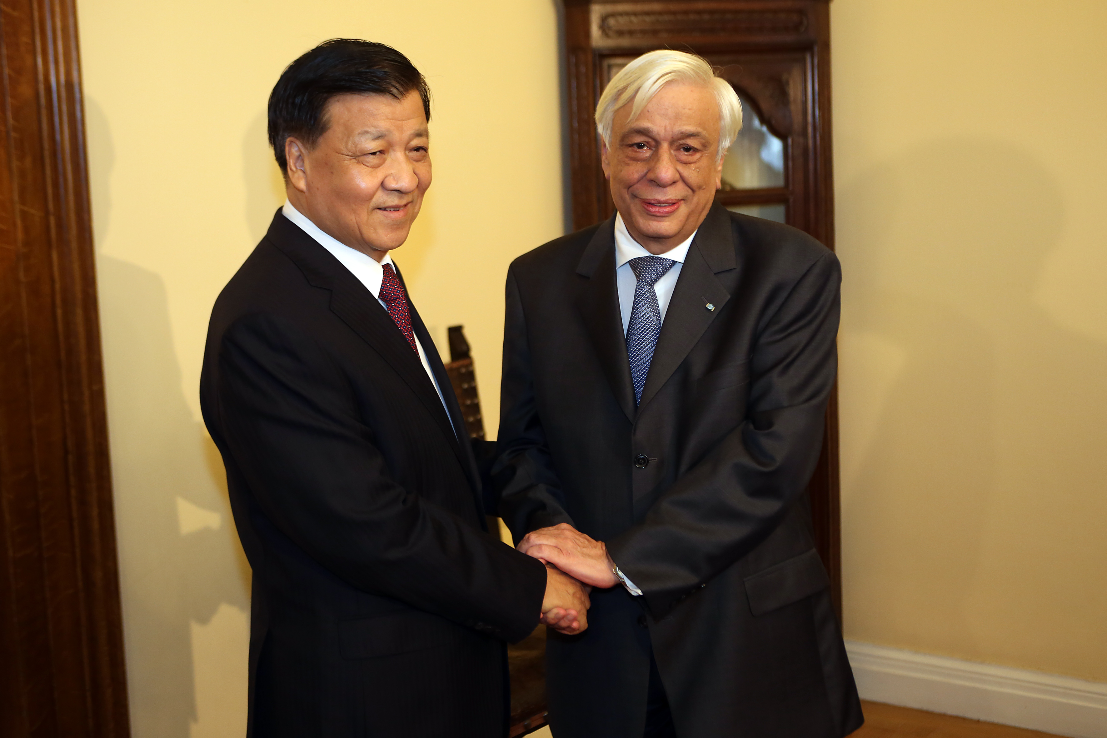 Συνάντηση Παυλόπουλου – Τσίπρα με μέλος της Κεντρικής Επιτροπής του ΚΚΚ