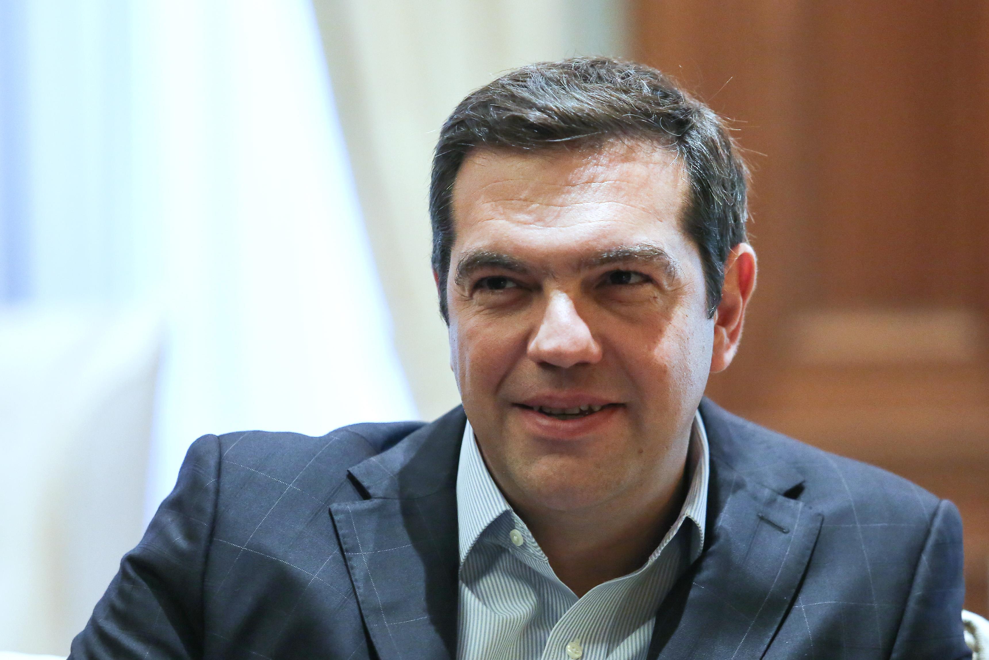 Οικονομία και Εκκλησία στη συνάντηση Τσίπρα με βουλευτές ΣΥΡΙΖΑ, ΑΝΕΛ