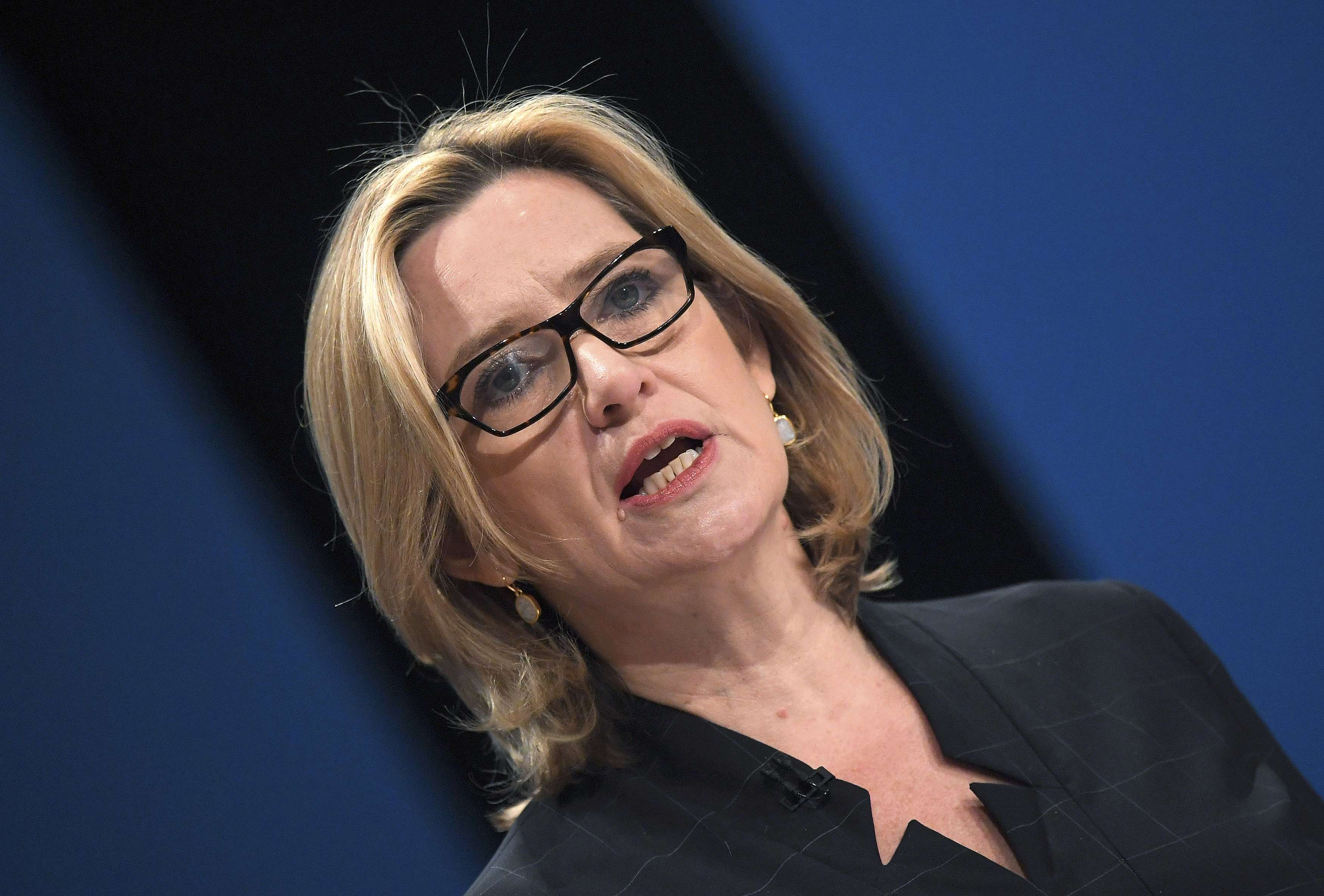 Το Λονδίνο θέλει να γίνει πιο δύσκολη η πρόσληψη μεταναστών σε επιχειρήσεις