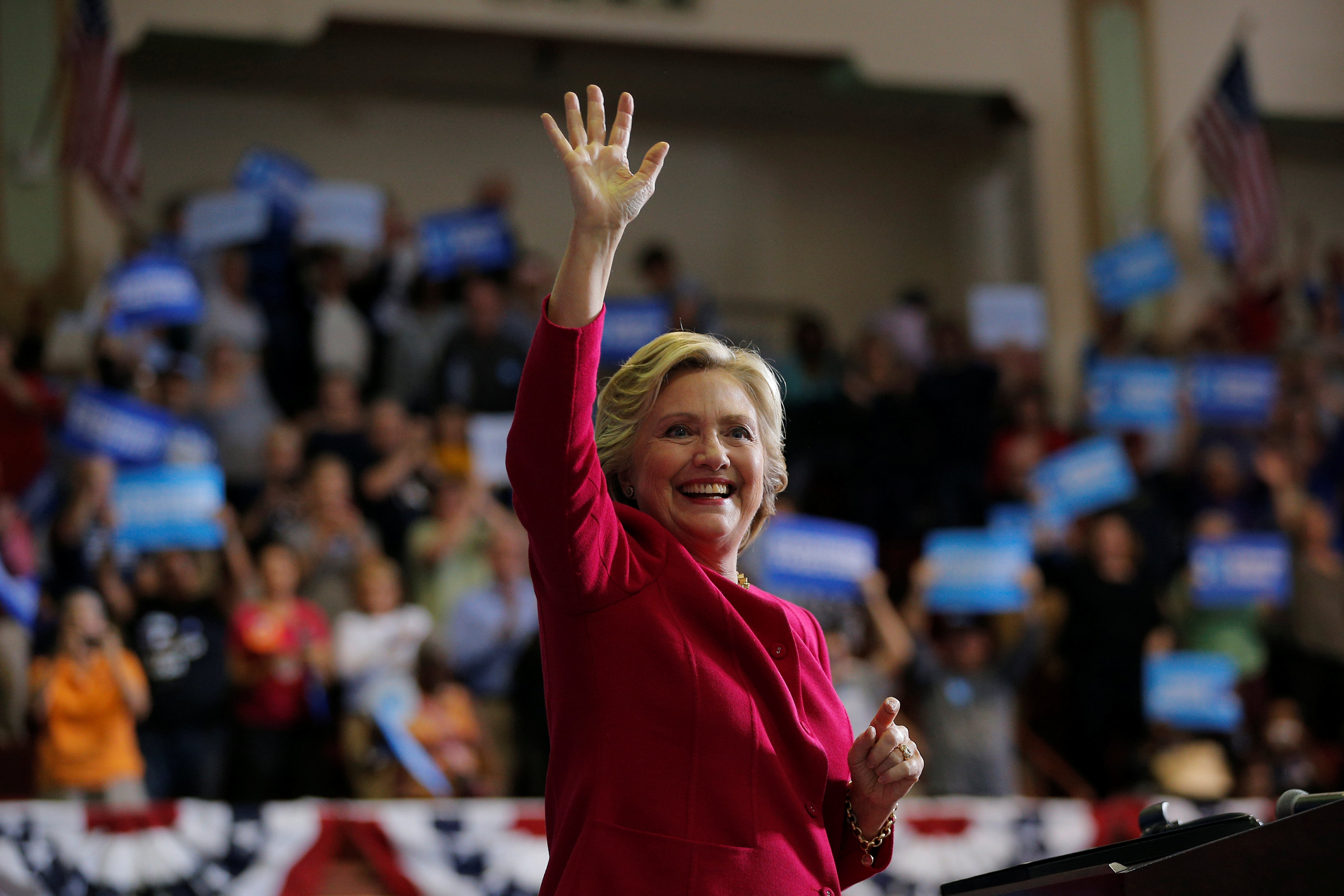 Το Foreign Policy σπάει την παράδοση ουδετερότητας και στηρίζει Χίλαρι