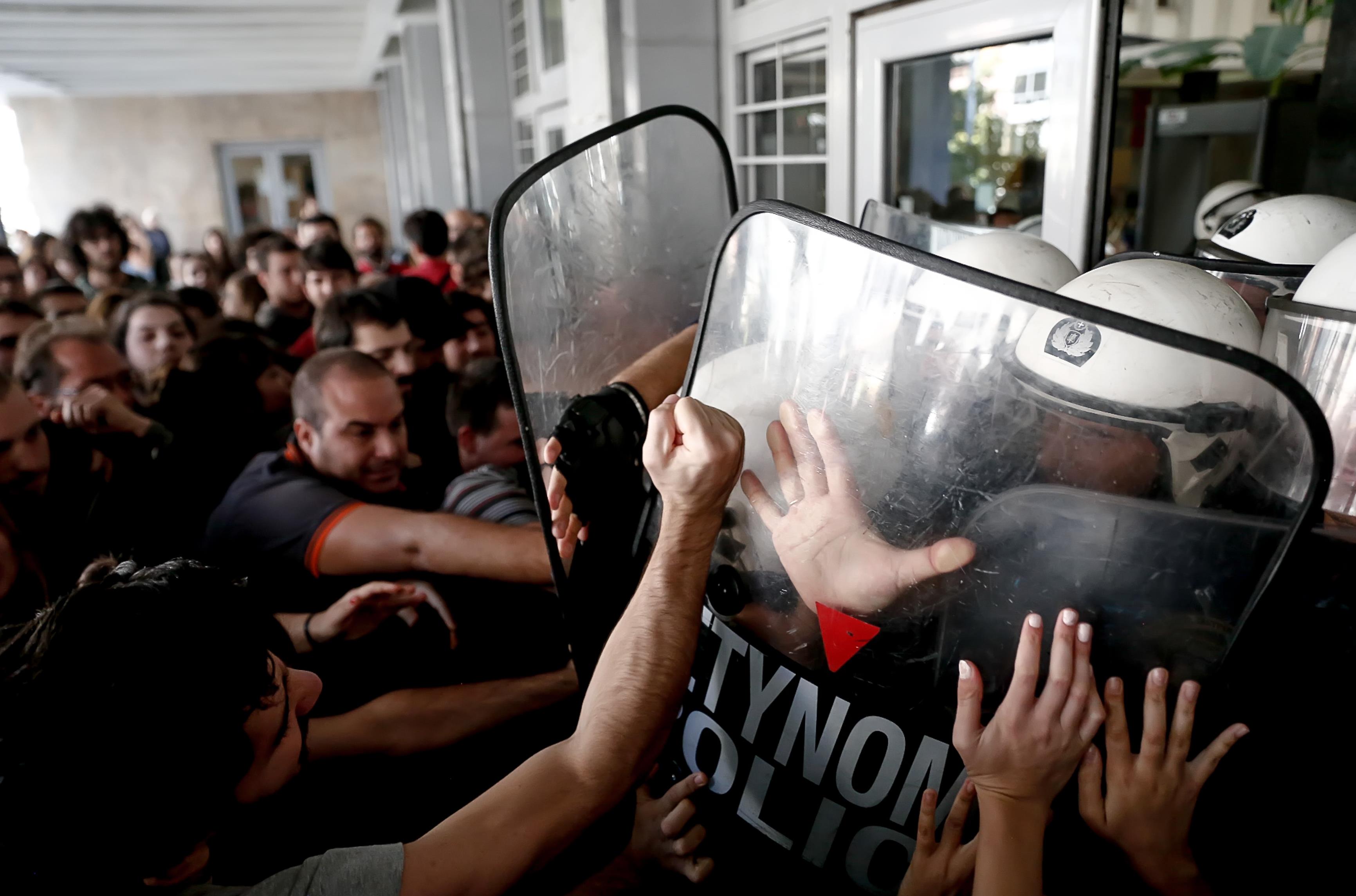 Κύμα πλειστηριασμών από τις τράπεζες