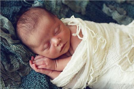 Κίνδυνος άσθματος για τα μικρά παιδιά που κοιμούνται με τους γονείς τους