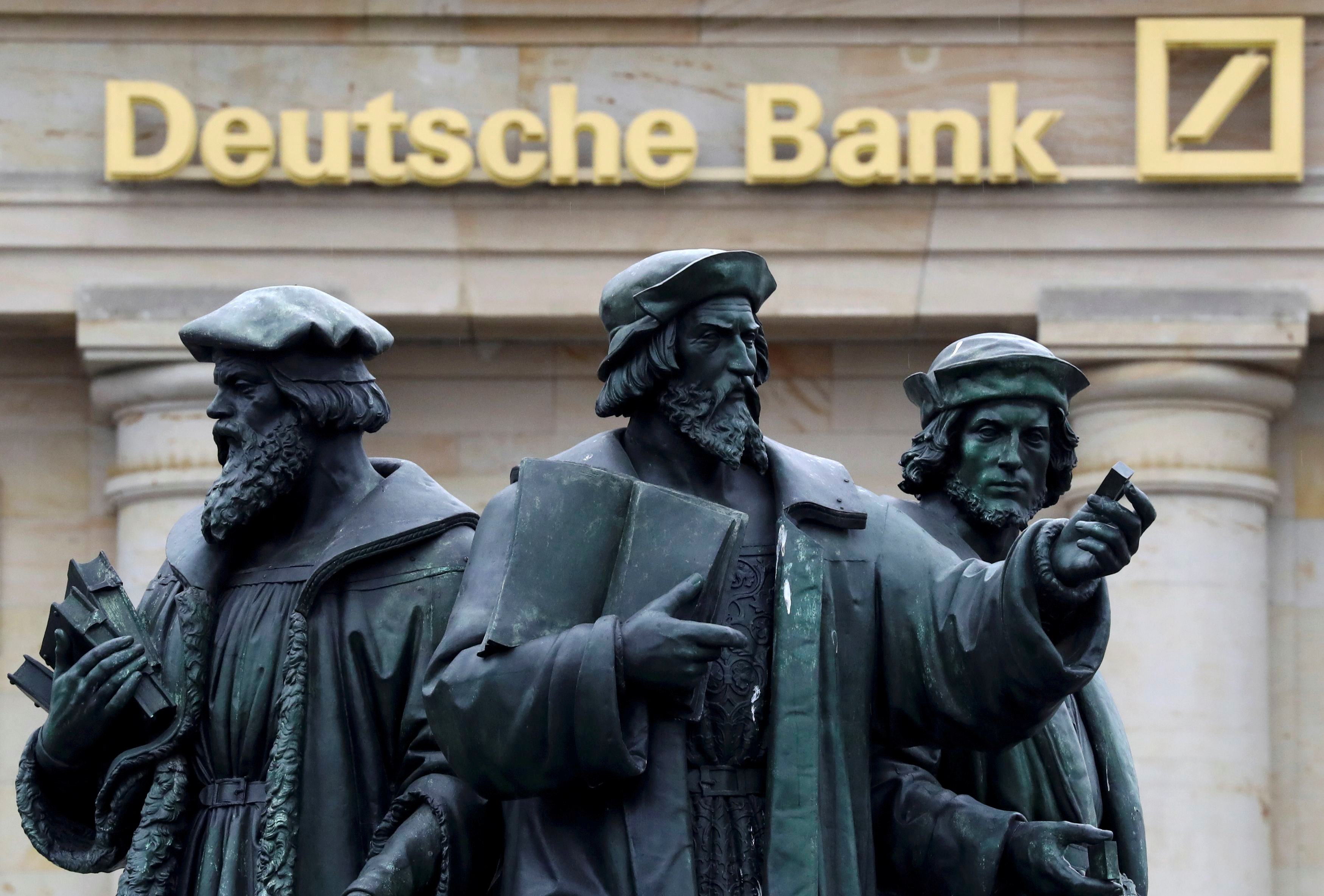 Deutsche Bank: Πούλησε ομόλογα, 4,5 δισ. δολ. με διπλάσιο επασφάλιστρο