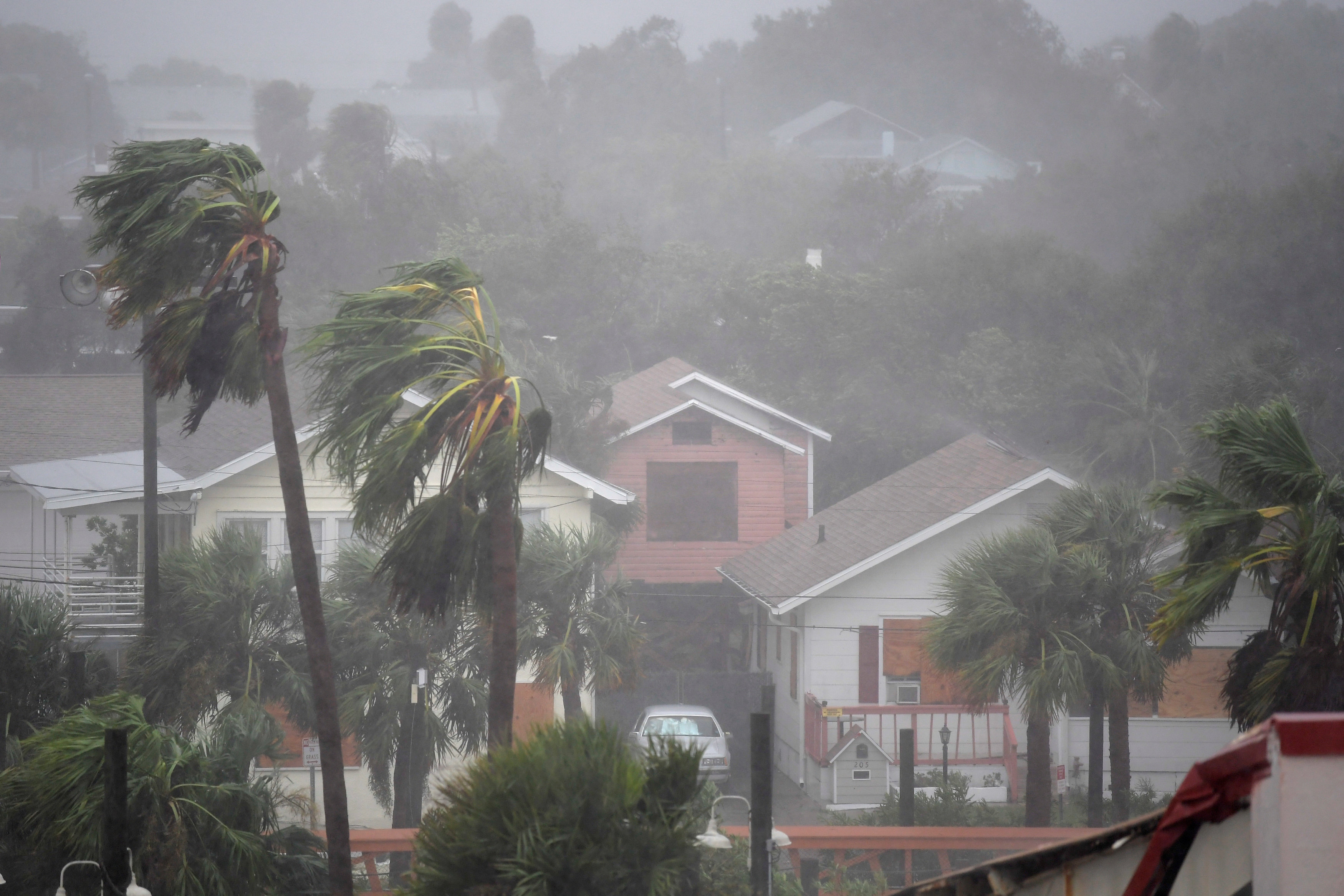 Στη Φλόριντα ο κυκλώνας Μάθιου, μισό εκατομμύριο σπίτια χωρίς ρεύμα