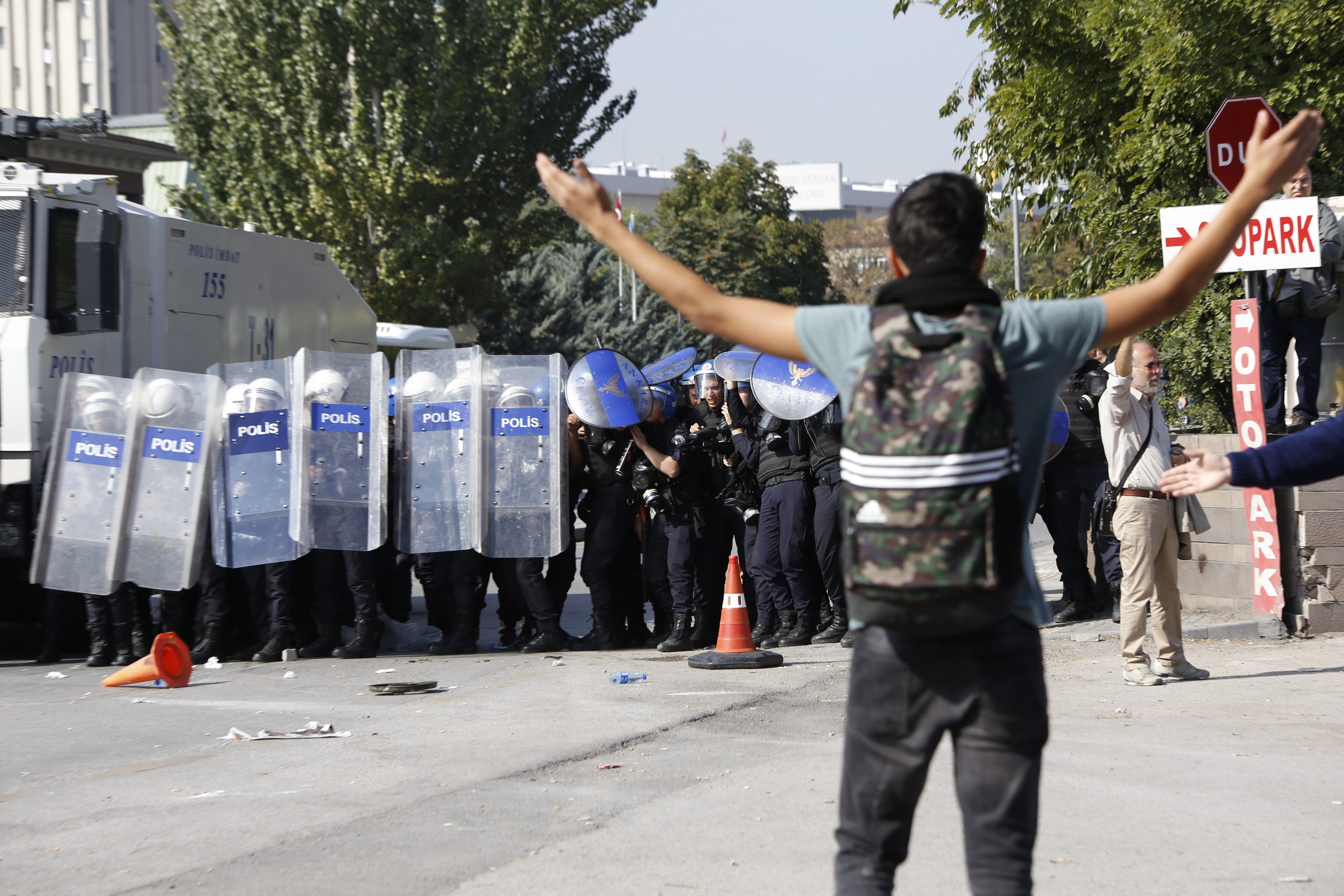 Δακρυγόνα κατά φιλοκούρδων διαδηλωτών στην Άγκυρα