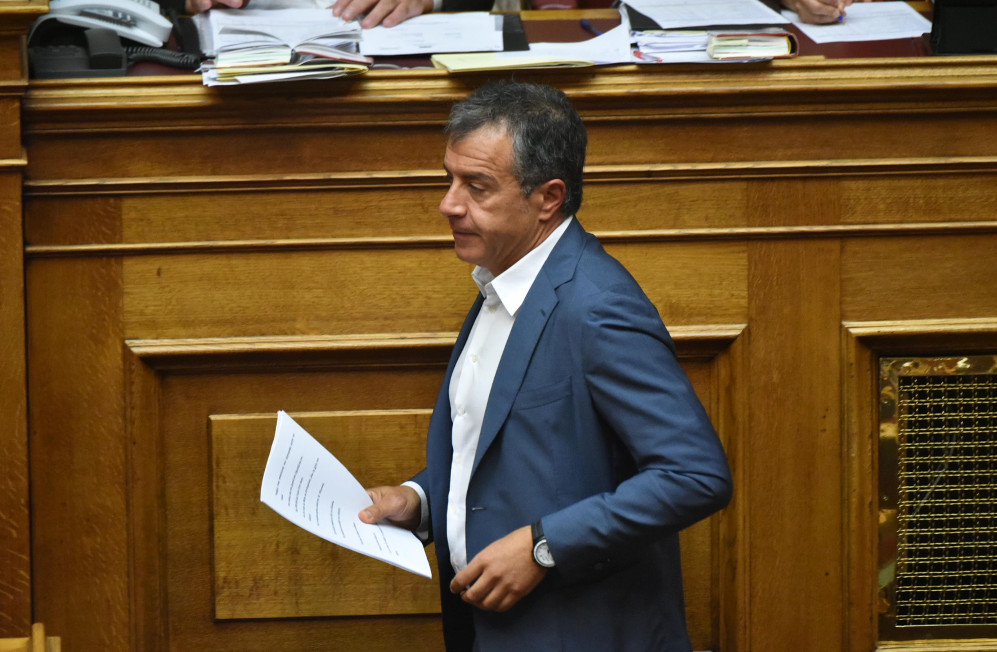 Θεοδωράκης: Θα καταθέσει πρόταση στον Βούτση για τις τηλεοπτικές άδειες