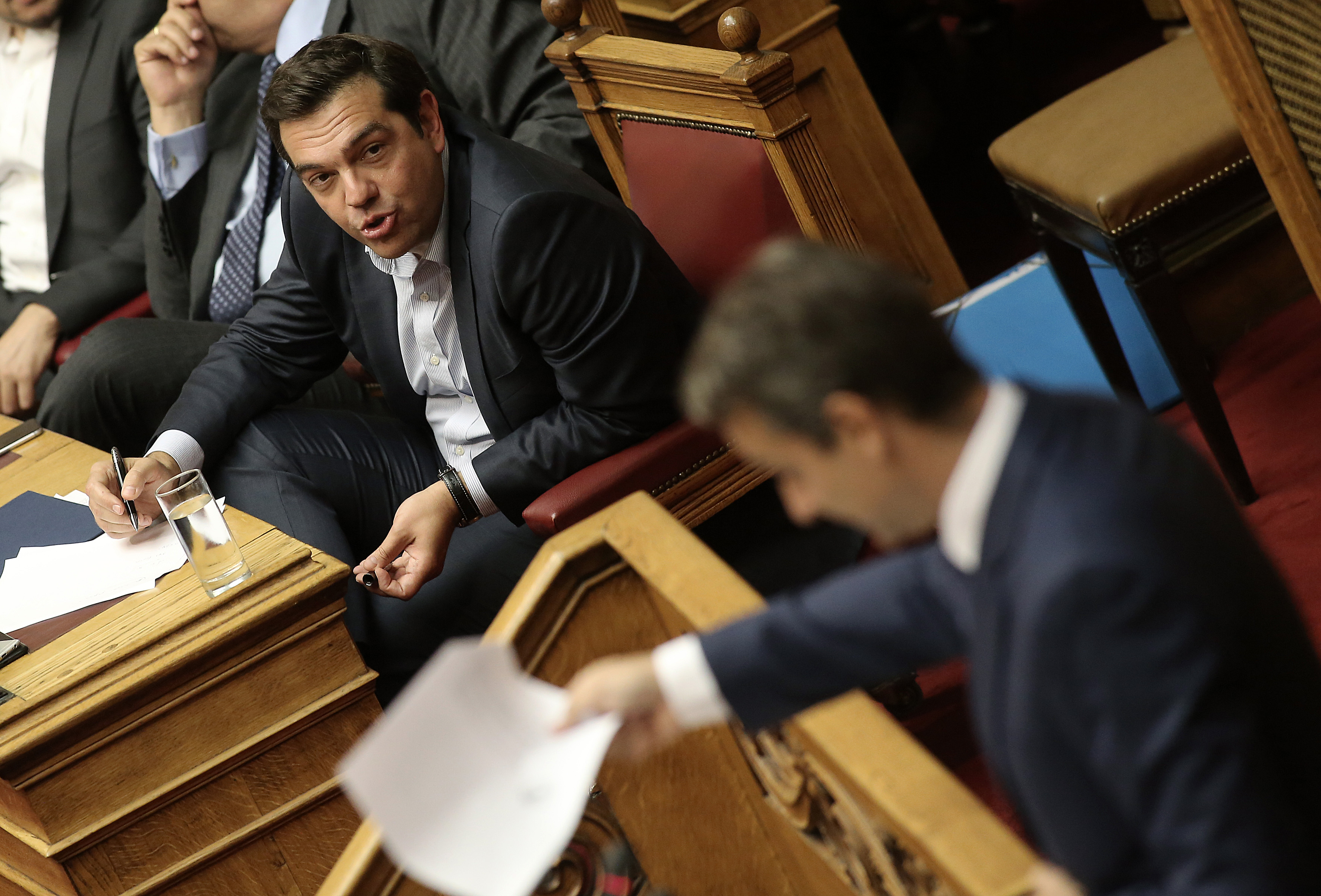 Πυρά και μετά τη συζήτηση στη Βουλή: «Δεν πήραμε καμία απάντηση»