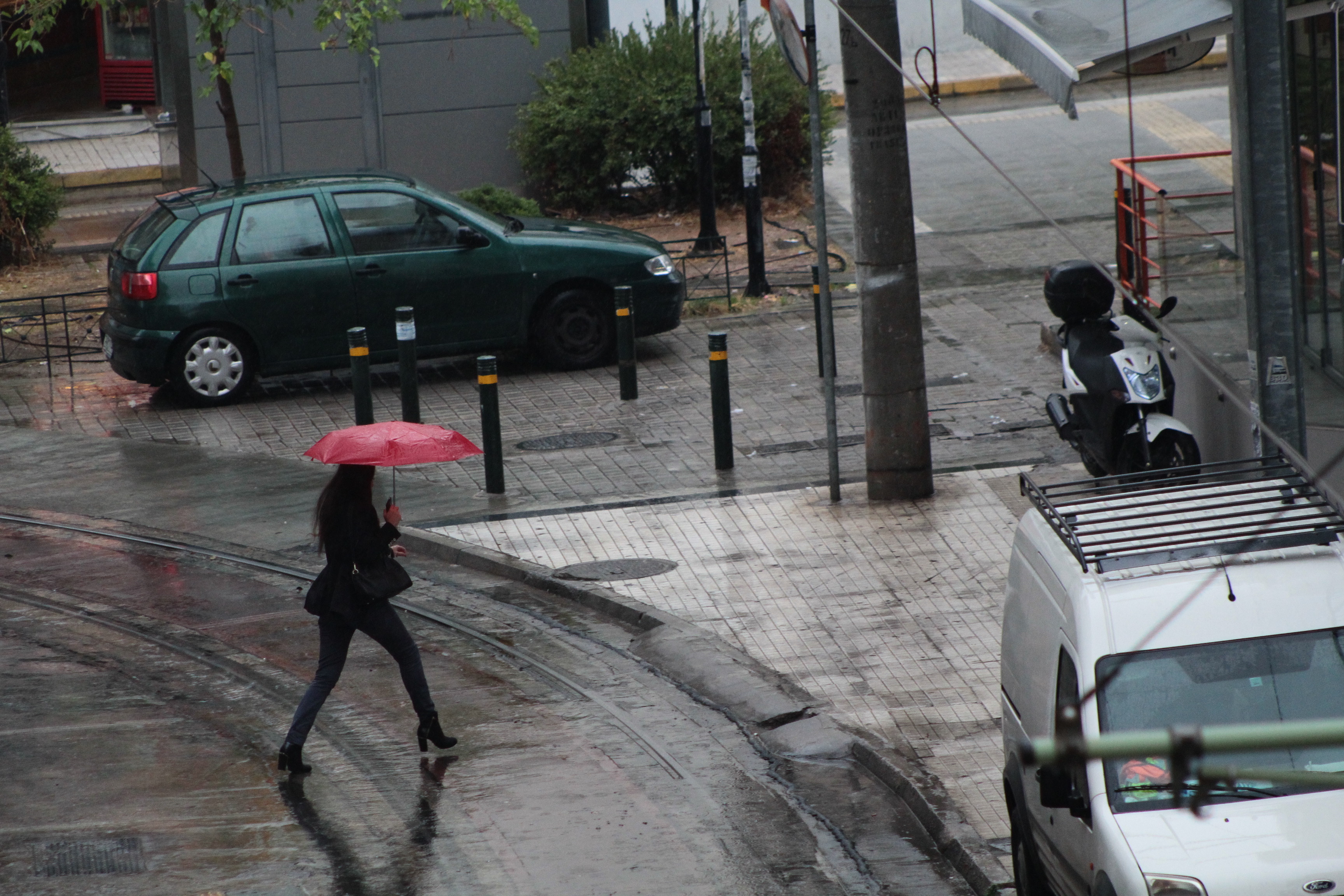 Τοπικές βροχές και πτώση της θερμοκρασίας την Τρίτη