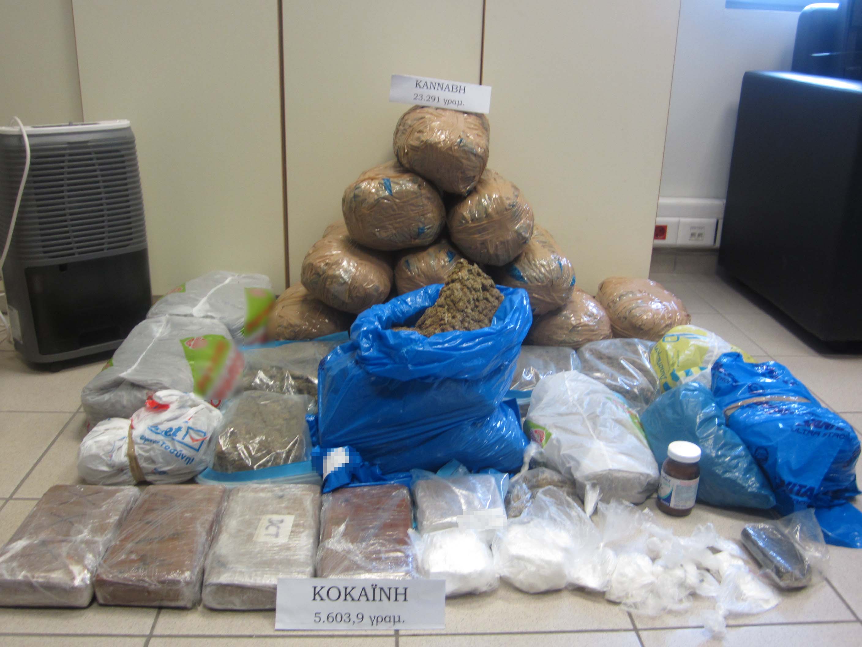 Διακινούσαν μεγάλες ποσότητες κοκαΐνης και χασίς στη Λάρισα