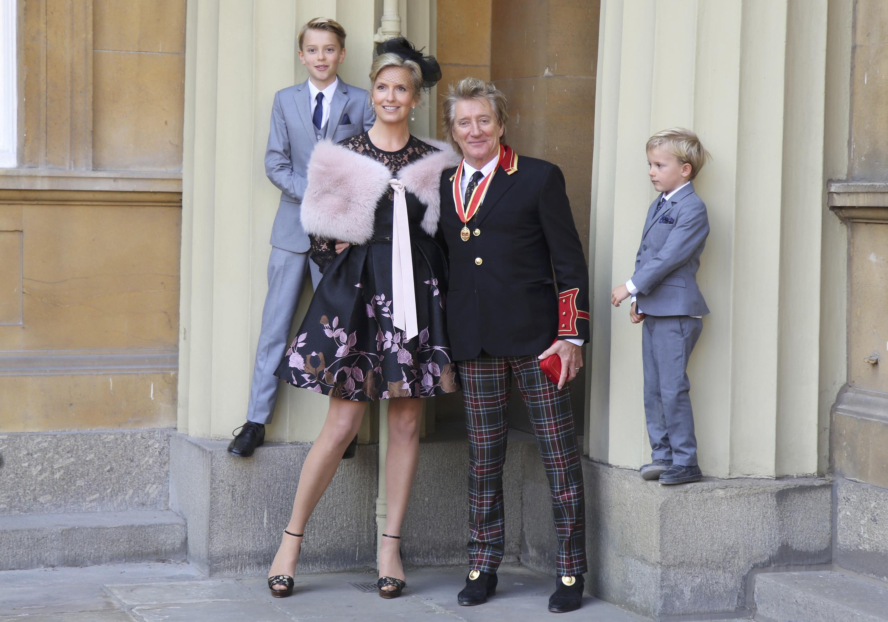 Ιππότης χρίστηκε ο θρύλος της ροκ, Ροντ Στιούαρτ