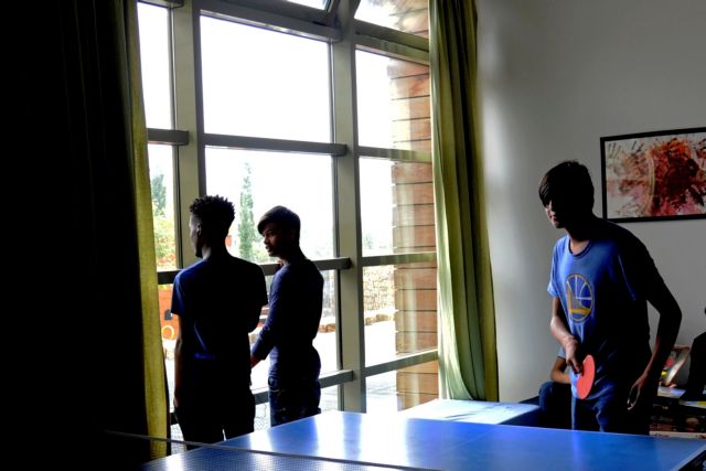 Συνάντηση Μουζάλα-Σουλτς για τον κίνδυνο «παγώματος» μετεγκαταστάσεων