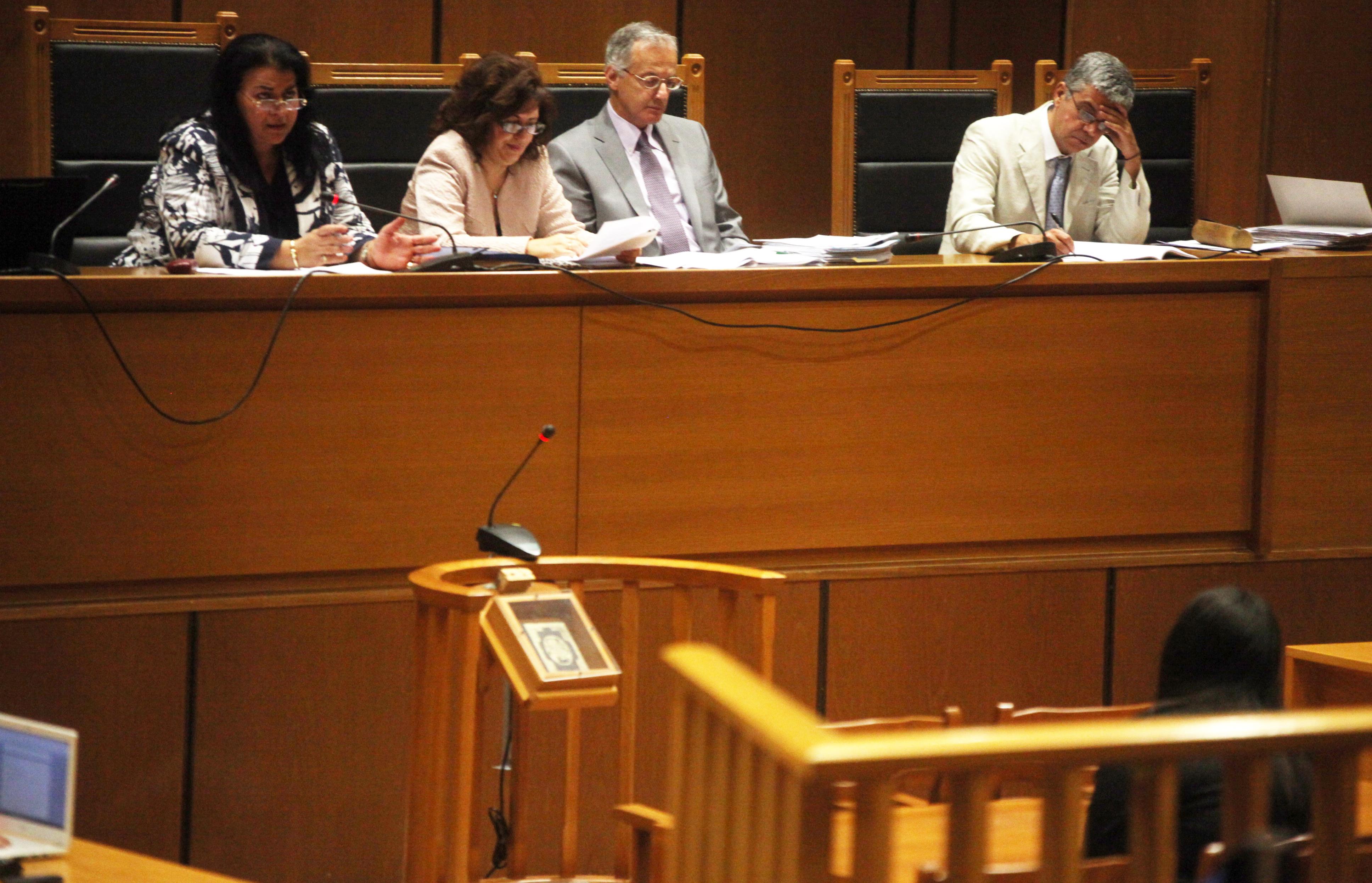 Δίκη της ΧΑ: Λιποθύμησε η μάρτυρας – αστυνομικός, ενώ κατέθετε