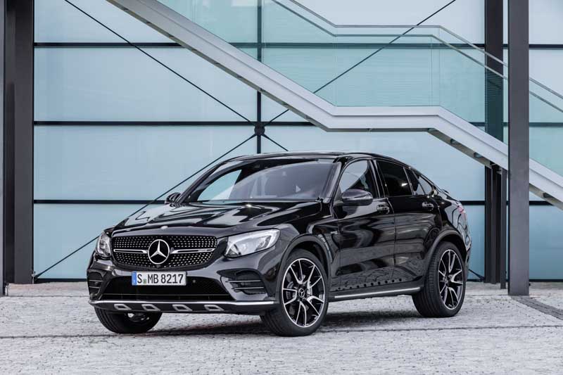 Αυξάνει το προβάδισμα πωλήσεών της η Mercedes-Benz έναντι της BMW