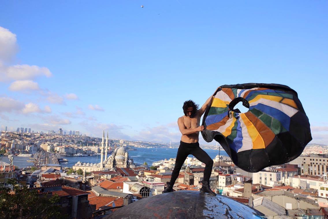 Ο δερβίσης της πλατείας Ταξίμ: Σαν να βγήκα από κλουβί όταν έφυγα από την Τουρκία