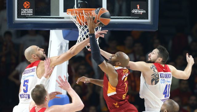 Τρομακτική η ΤΣΣΚΑ στην Τουρκία, δύσκολα η Αρμάνι