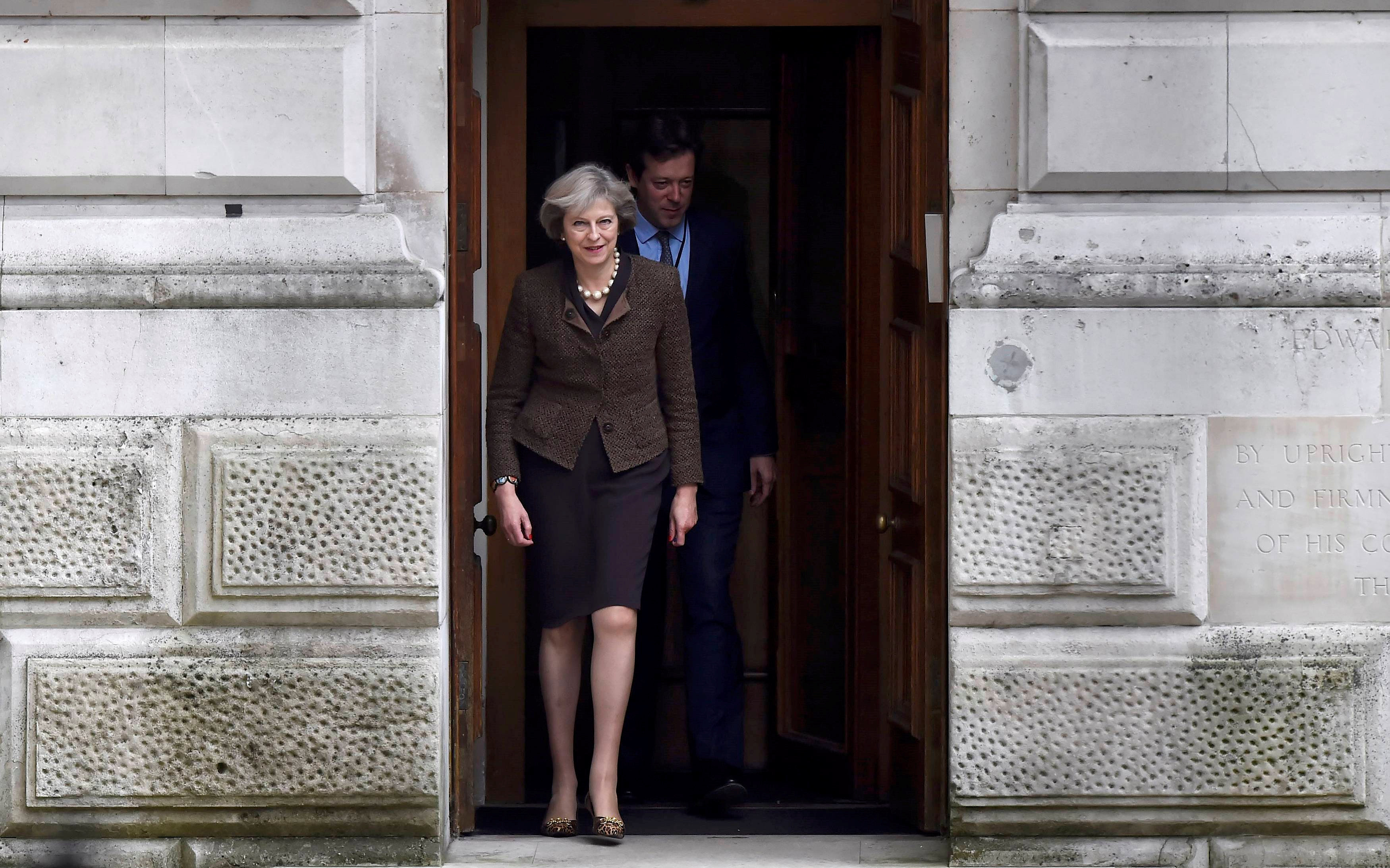 Η Τερέζα Μέι υποβαθμίζει την εσωκομματική κόντρα για το Brexit