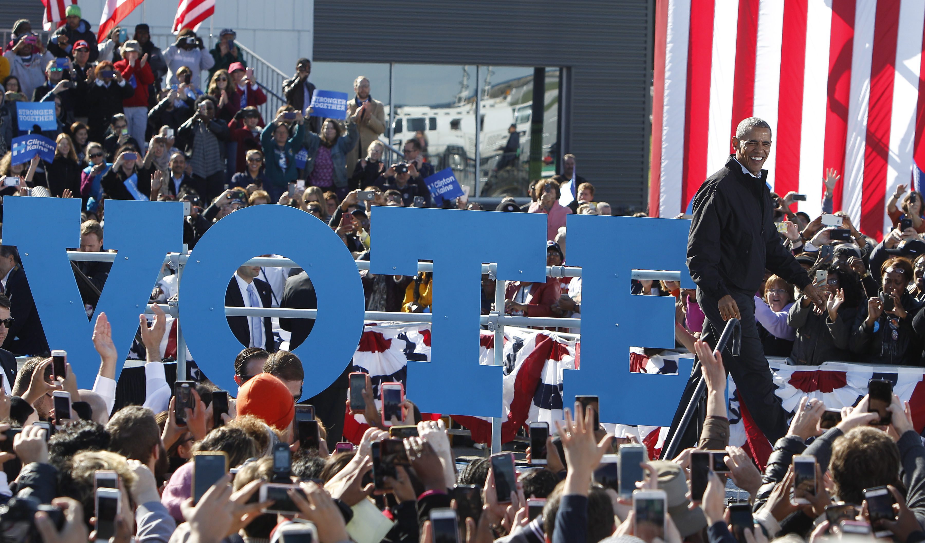 Μπαράκ Ομπάμα: Στις εκλογές του Νοεμβρίου διακυβεύεται η δημοκρατία
