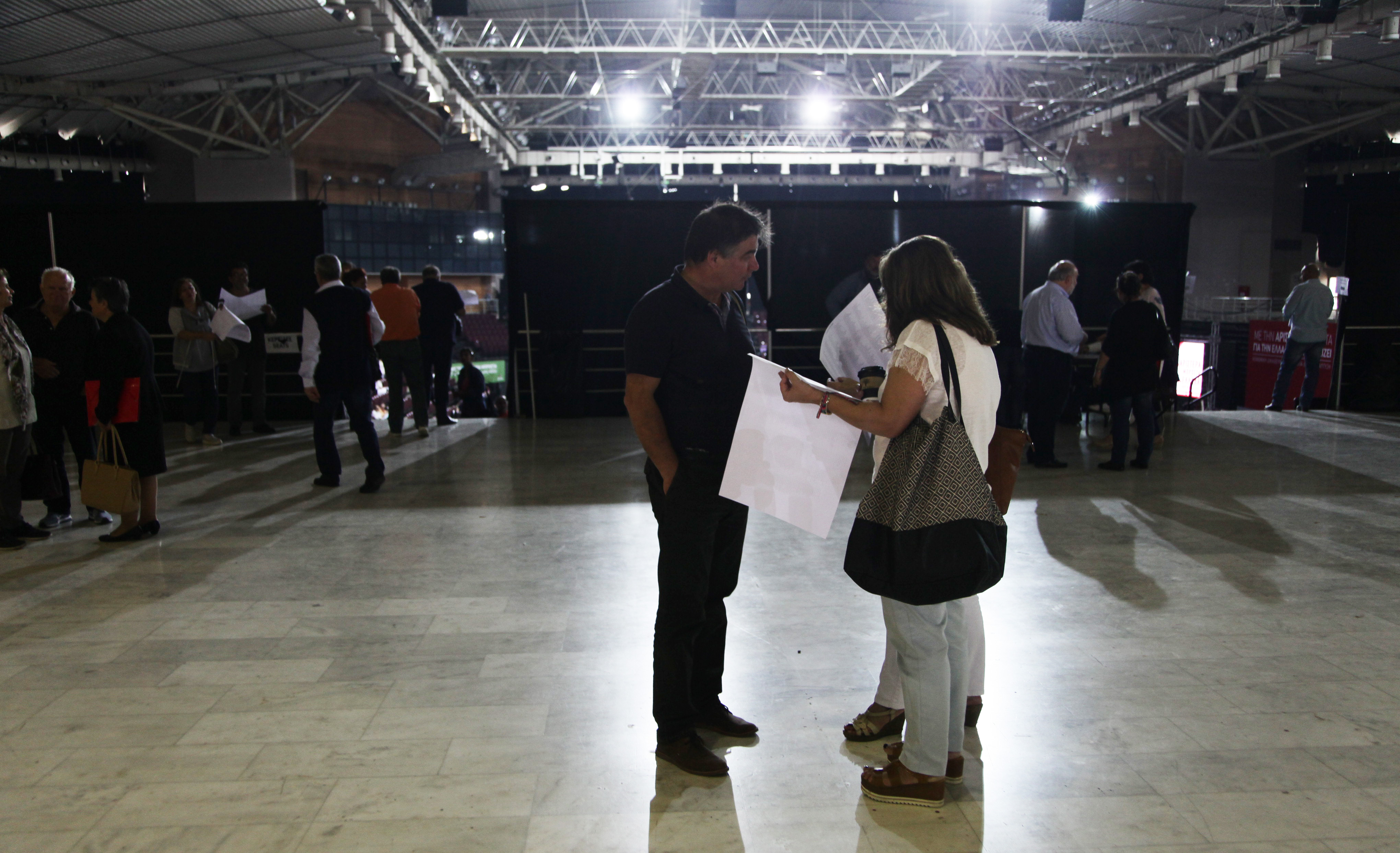 Γραμματέα εκλέγει η ΚΕ του ΣΥΡΙΖΑ και στο βάθος ανασχηματισμός