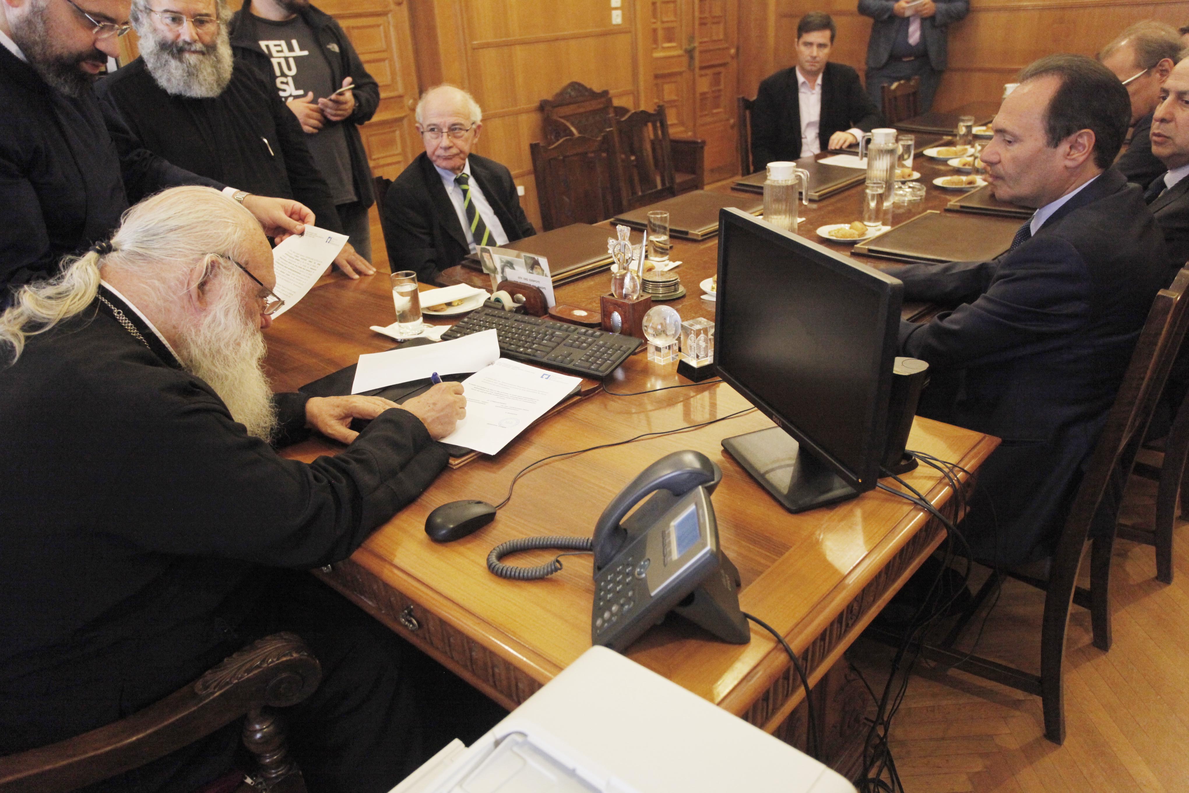 Συνεχίζεται η δωρεάν διάθεση φαρμάκων μέσω της Αρχιεπισκοπής Αθηνών