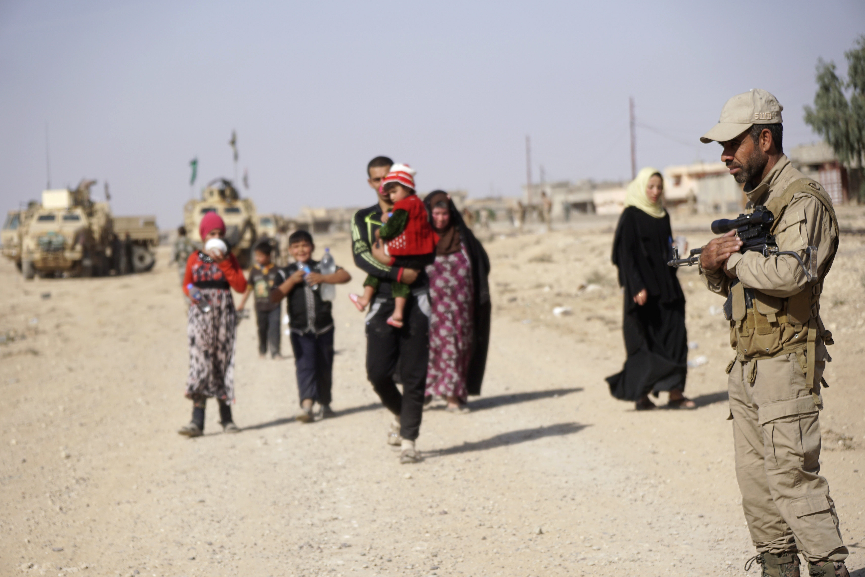 Χιλιάδες Ιρακινοί εγκαταλείπουν τη Μοσούλη, περνούν στη Συρία