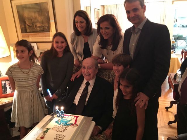 Με τούρτα «Μαθουσαλίξ» γιόρτασε τα γενέθλιά του ο Κωνσταντίνος Μητσοτάκης