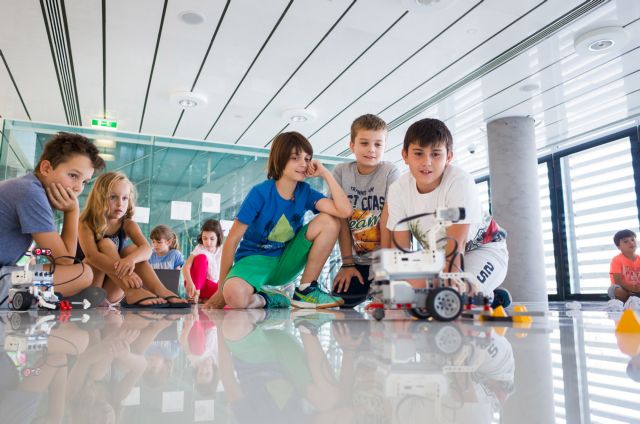 Εκπαιδευτικά προγράμματα για μικρούς και μεγάλους στη Στέγη