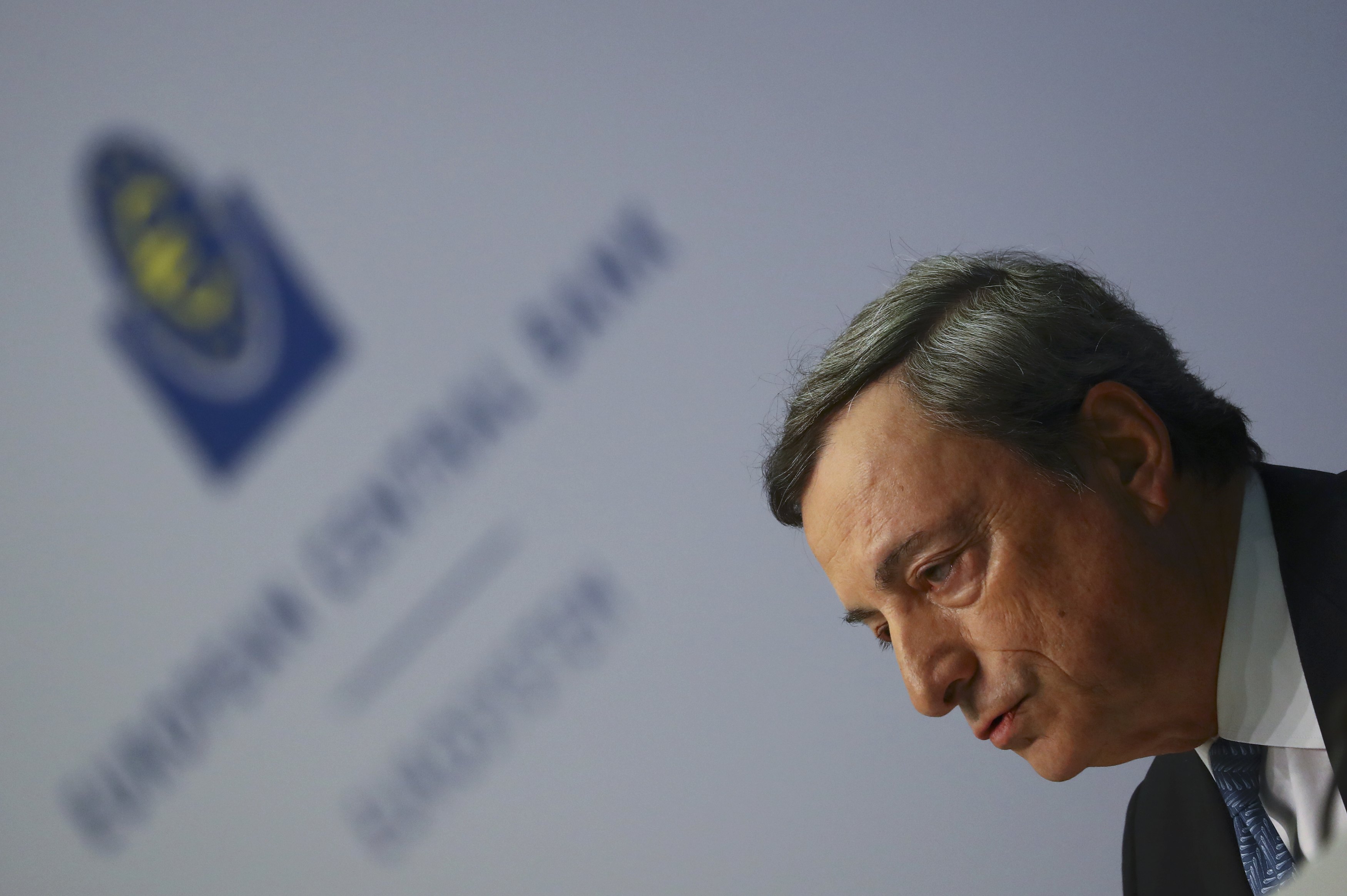 Ντράγκι: Υπάρχει ακόμη ανάγκη νομισματικής στήριξης, πιθανή παράταση του QE