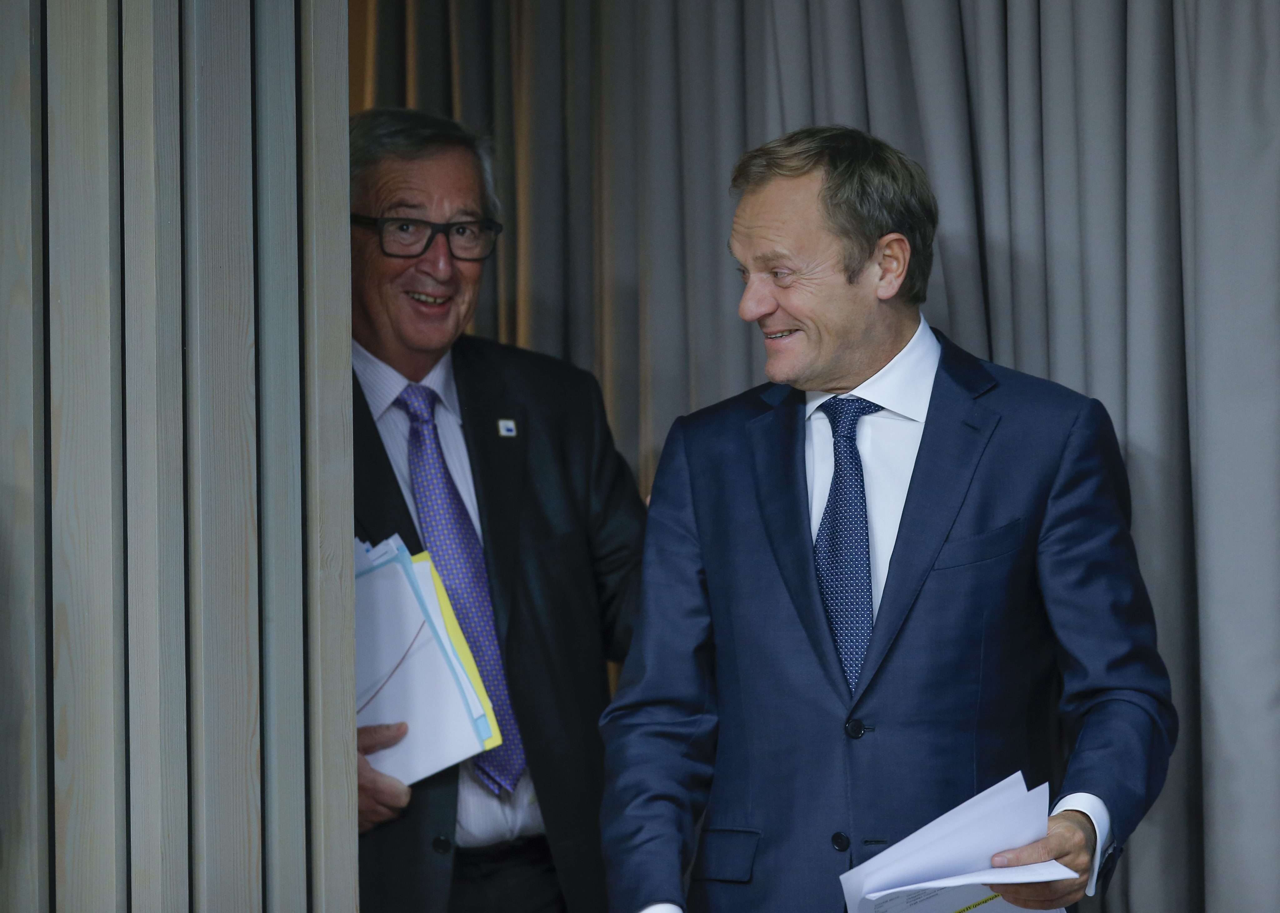 Γιούνκερ και Τουσκ συζητούν και αξιολογούν την πρόσφατη Σύνοδο