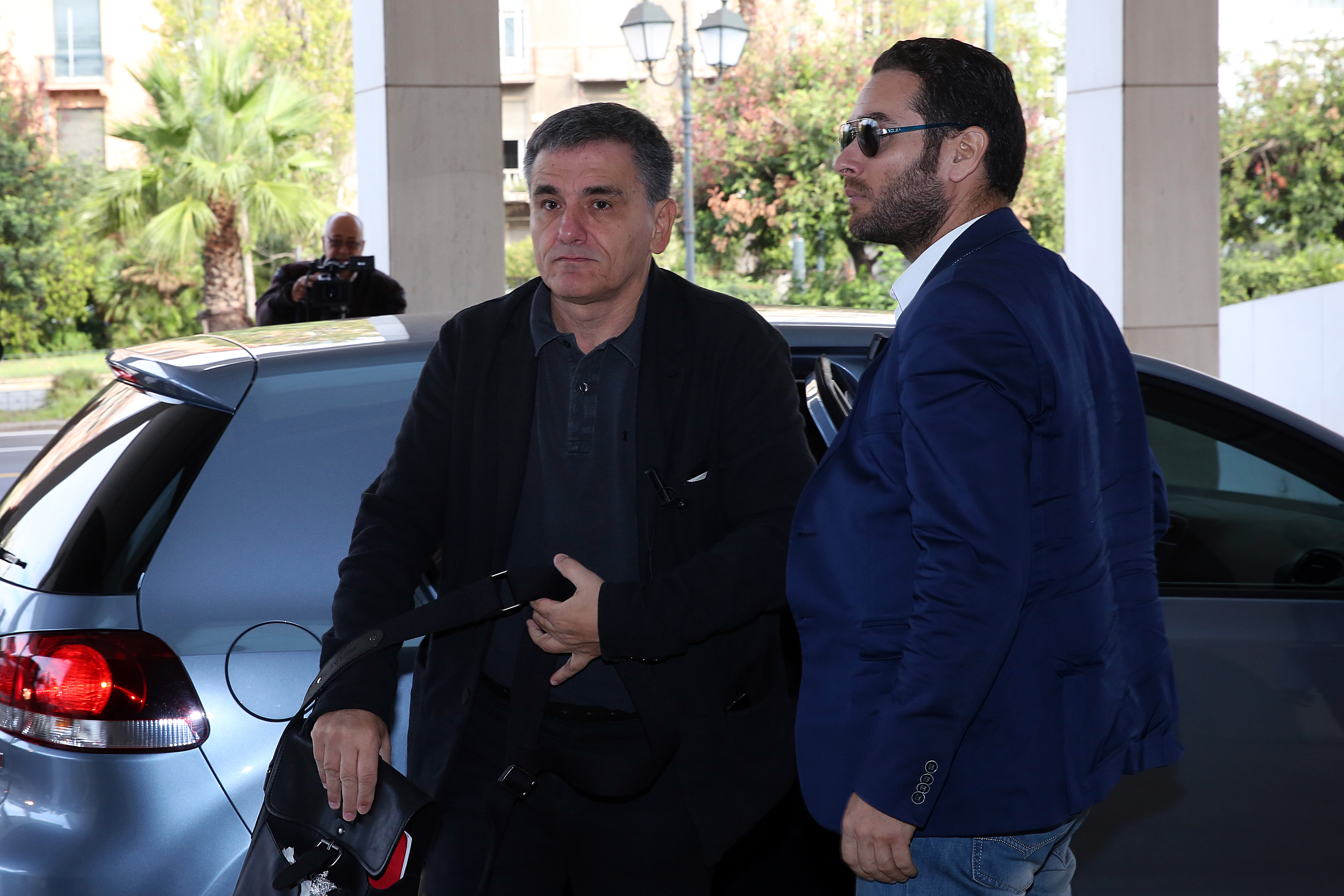 Σε εξέλιξη η συνάντηση Τσακαλώτου με το κουαρτέτο